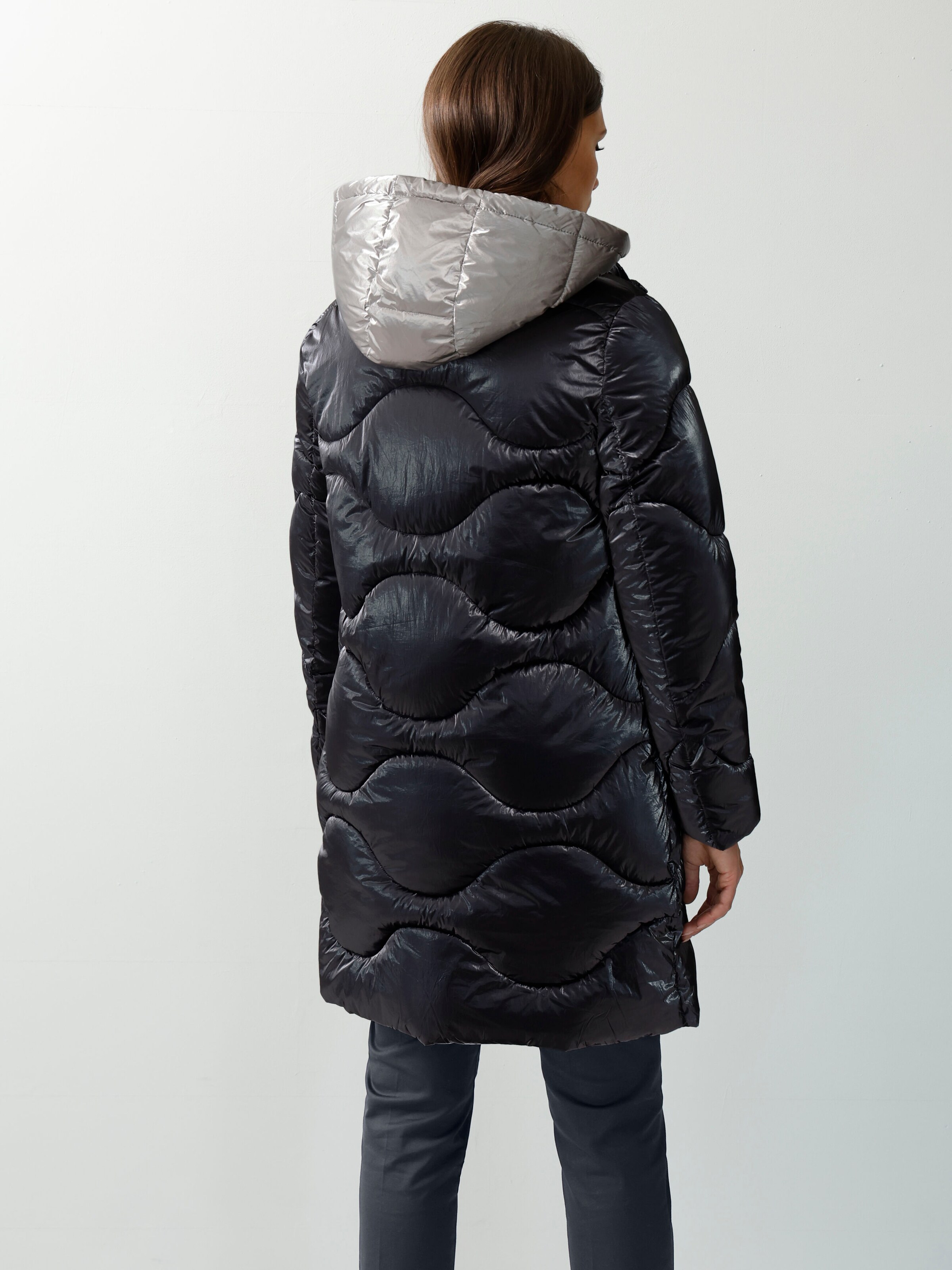 Quilted jacket in navy | MADELEINE Fashion