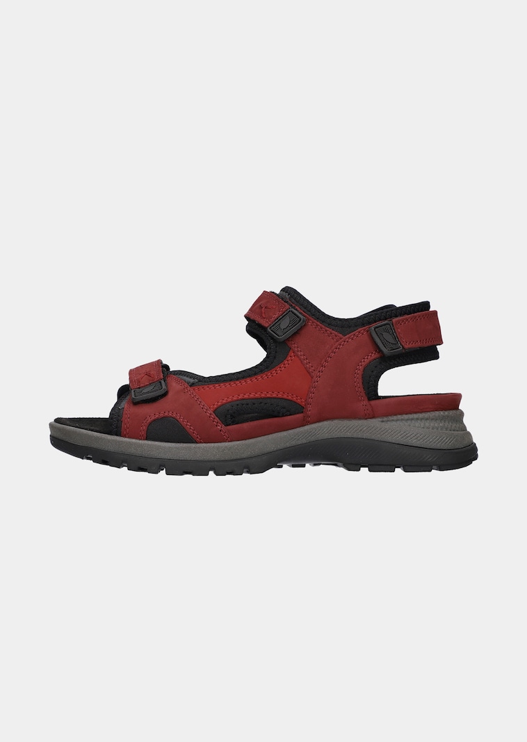 Walking sandals with removable footbed