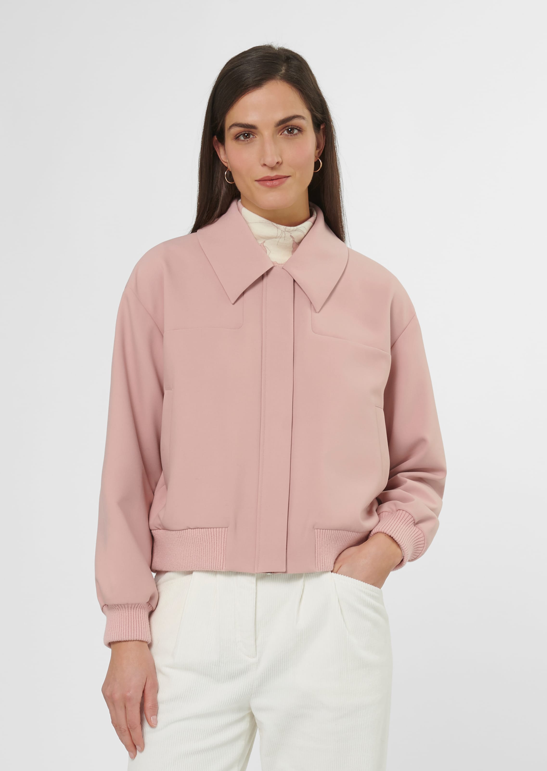 Kurz-Blouson mit Reißverschluss und Strickbündchen.