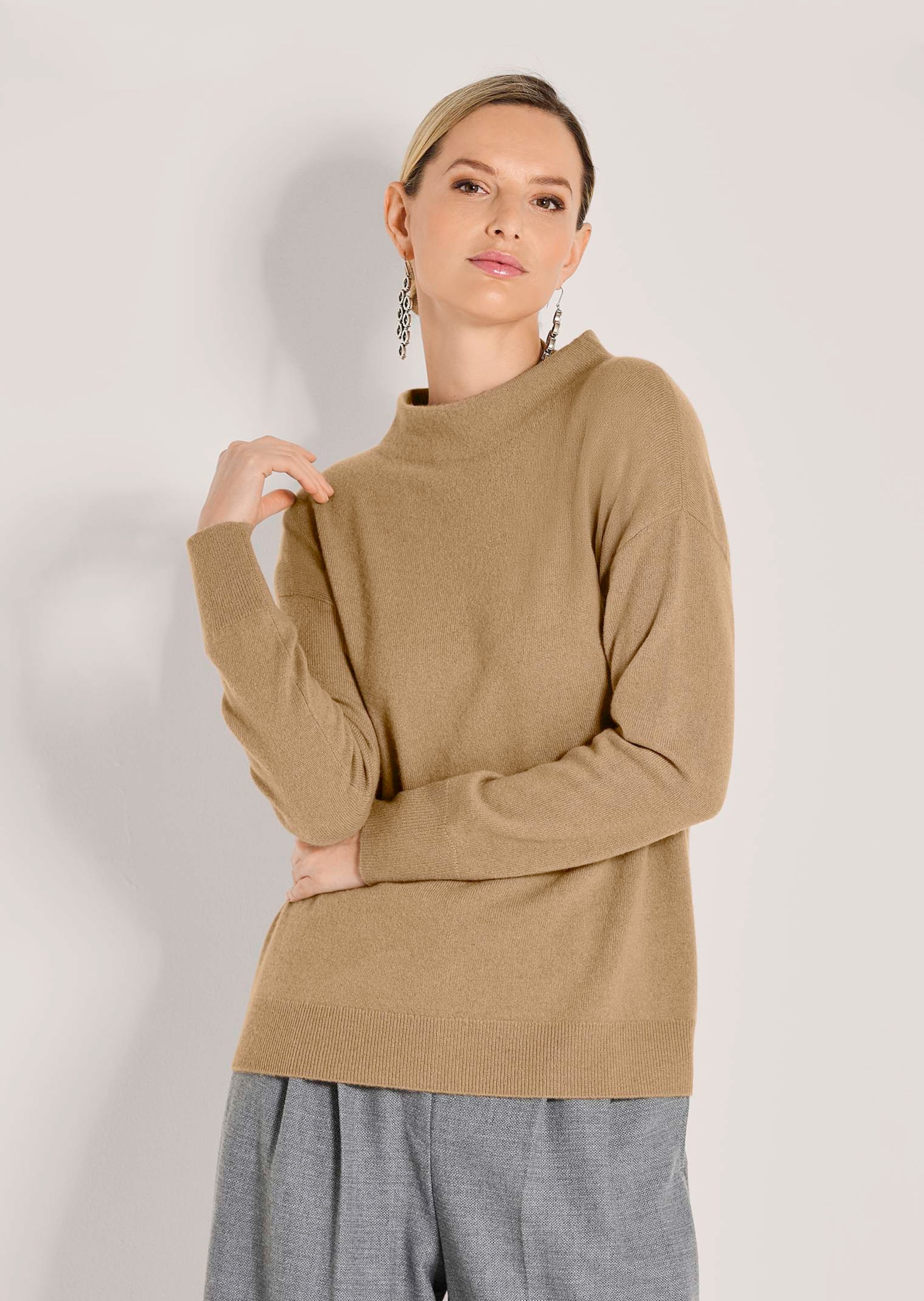 Cashmere jumper with high neck
