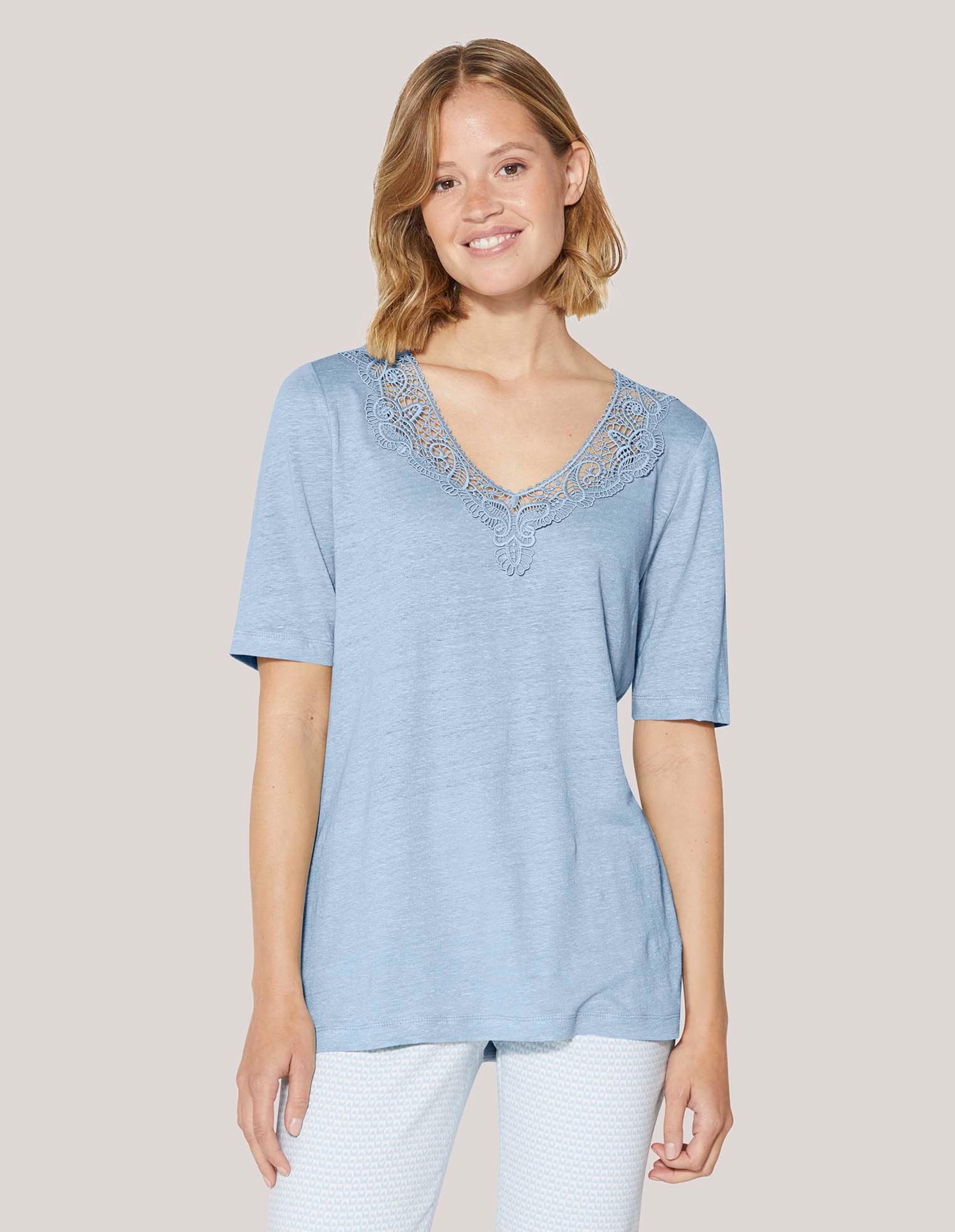 Leinenshirt mit kurzen Ärmeln und feiner Spitze