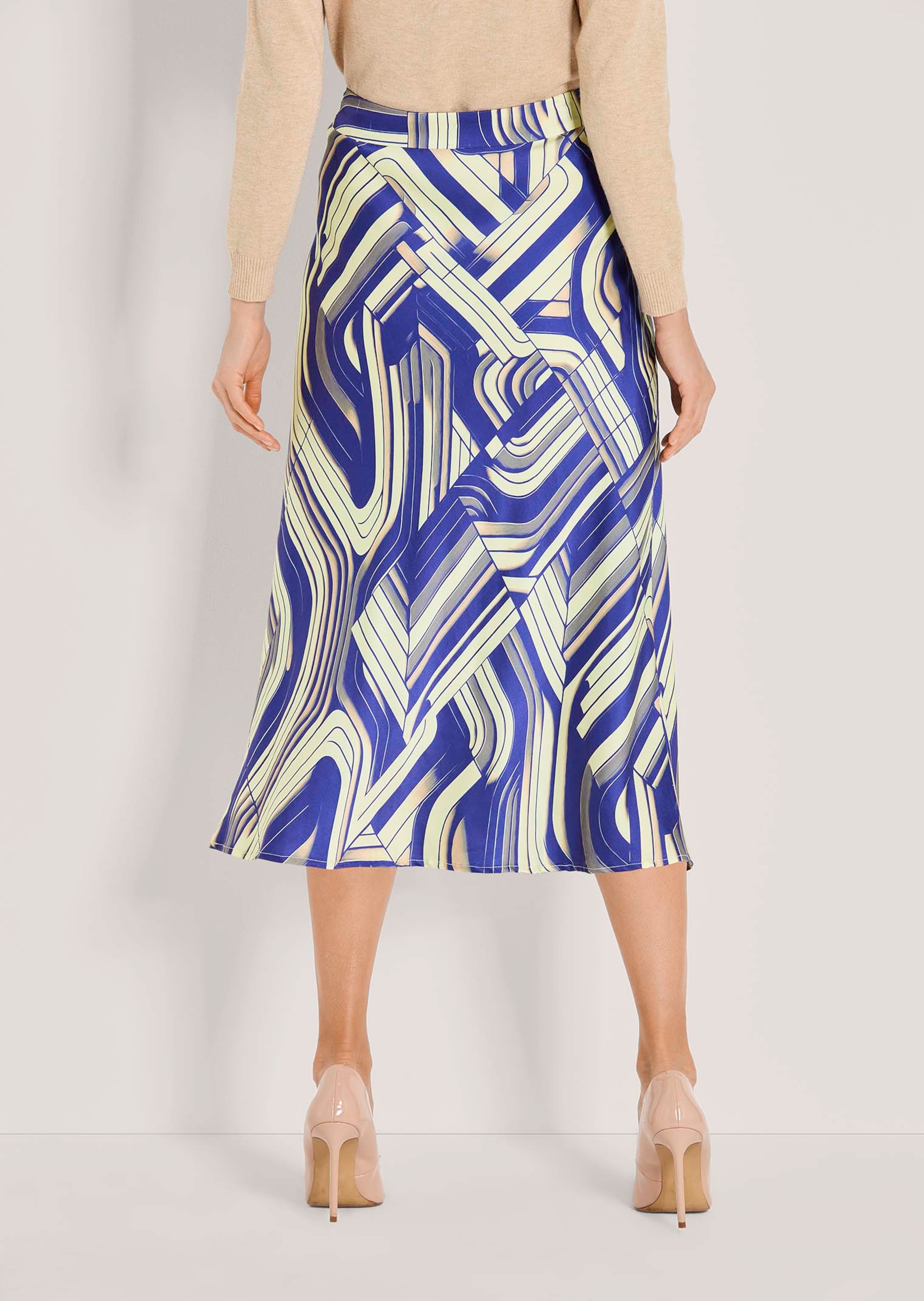 Flared midi skirt with all-over print thumbnail 4