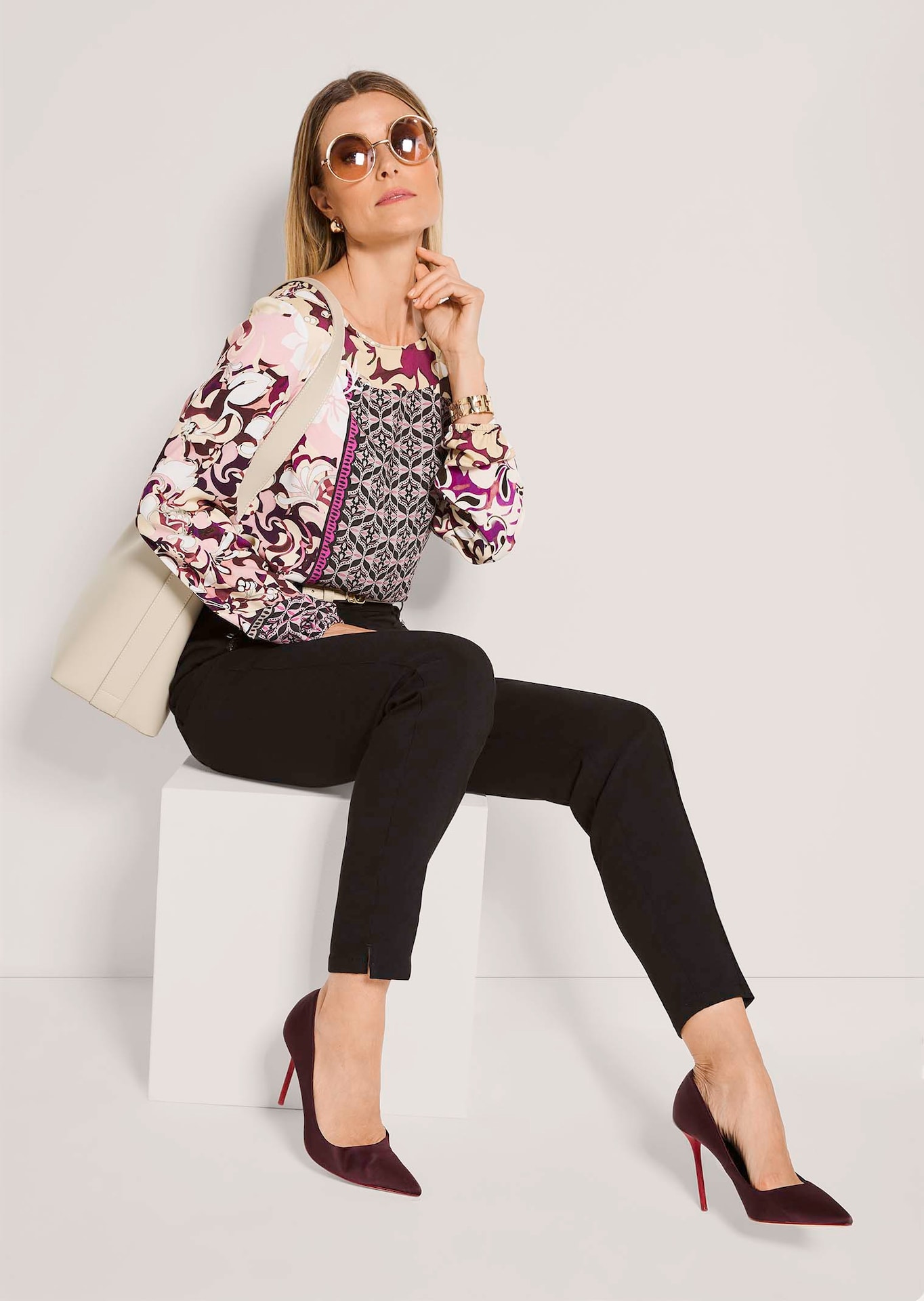 Blouse avec imprimé floral et bords contrastants