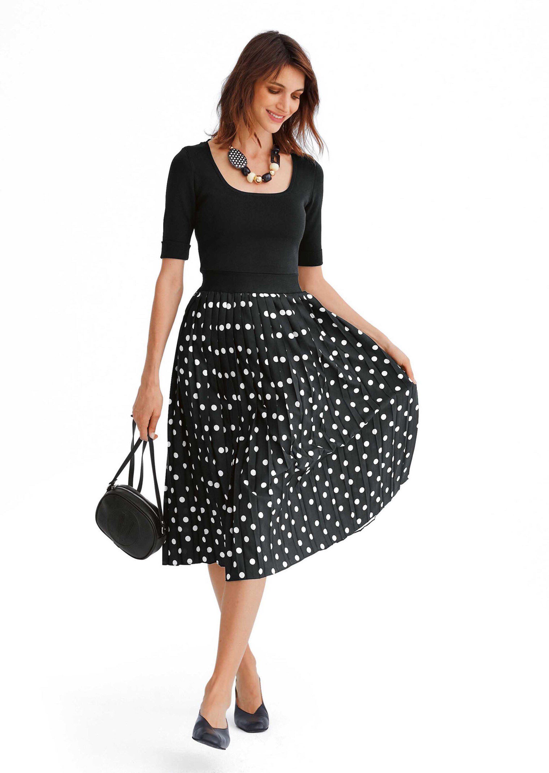 Plisseekleid mit Tupfen