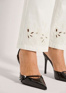 Leicht ausgestellte Jeans thumbnail 6