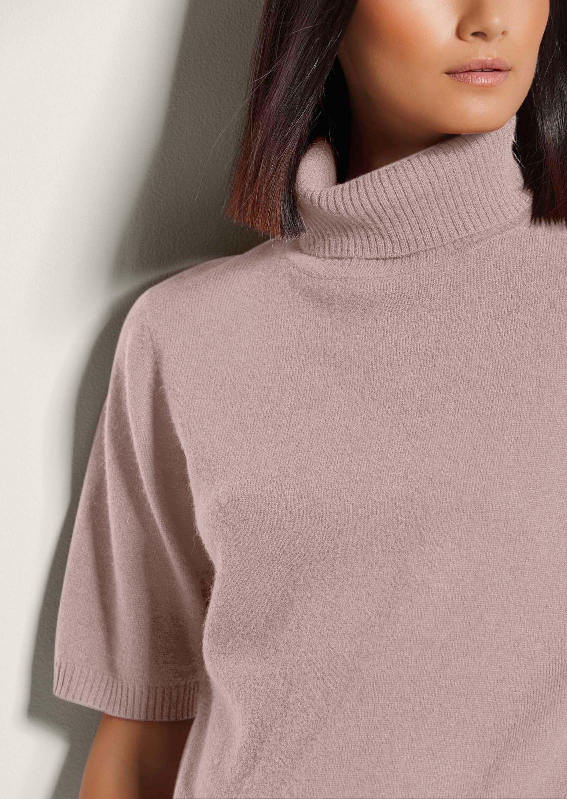 Cashmere roll neck jumper with half-length sleeves thumbnail 5