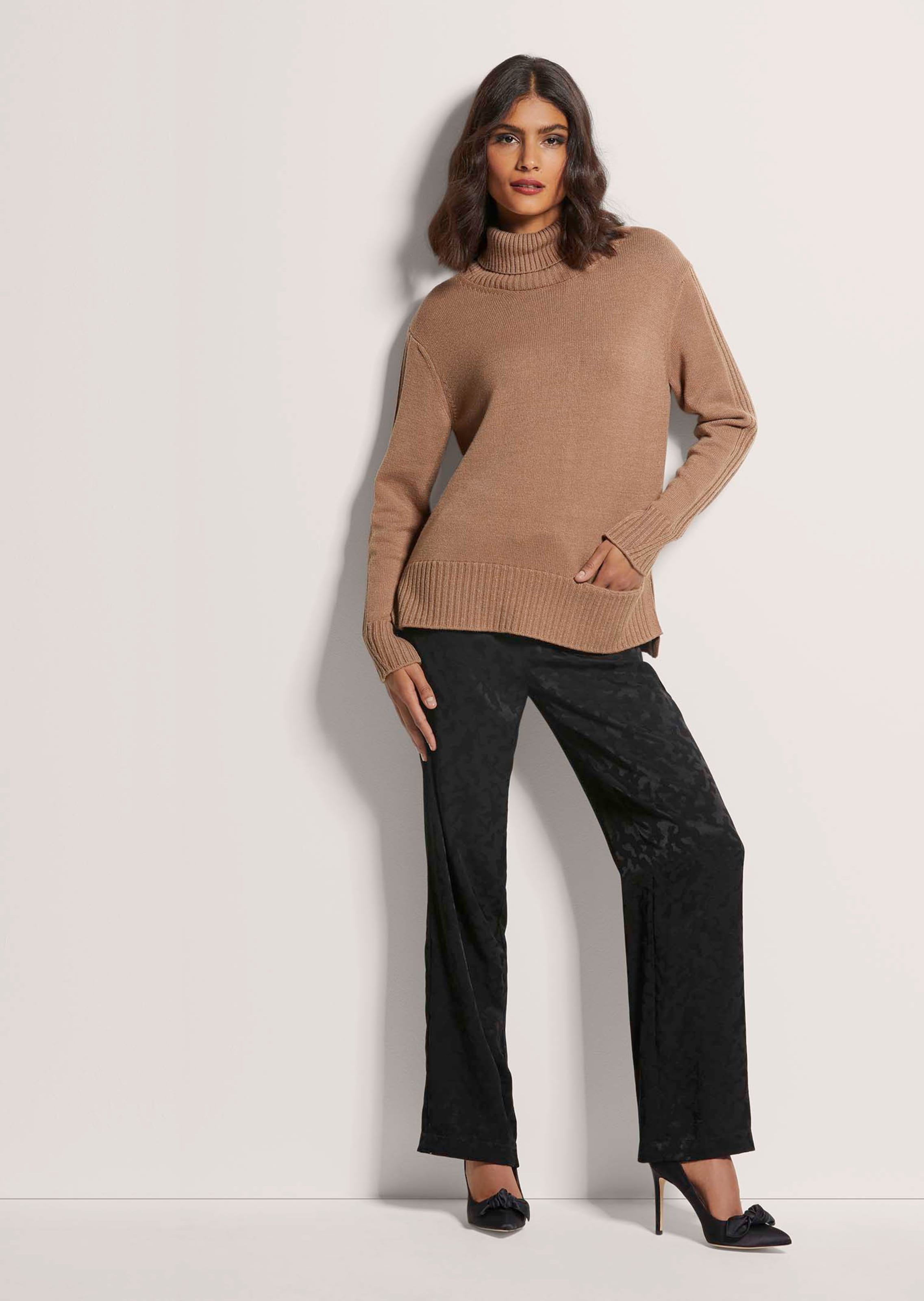 Rollkragen-Pullover mit Tasche