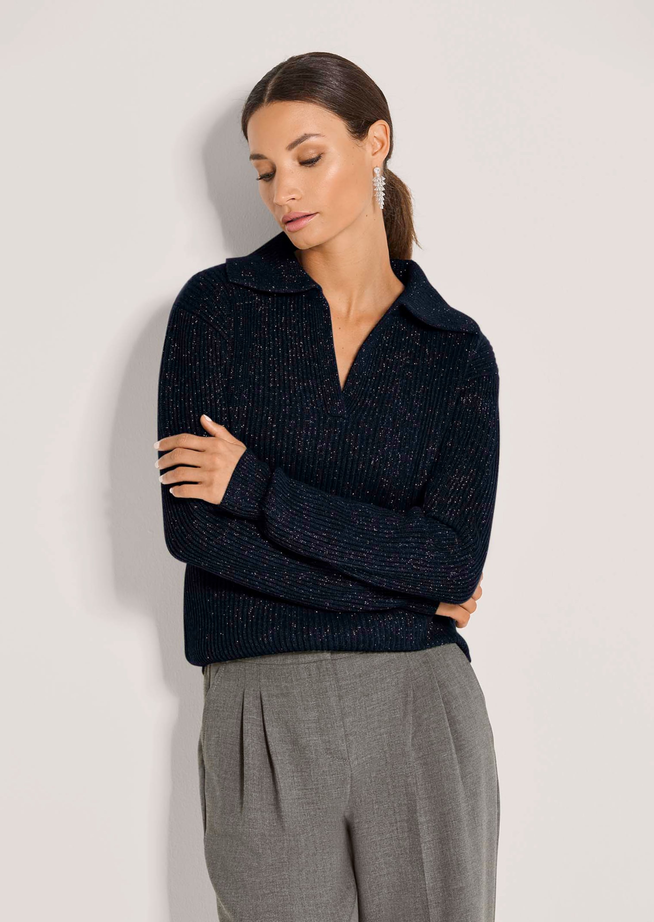 Schimmernder Pullover mit Polo-Kragen