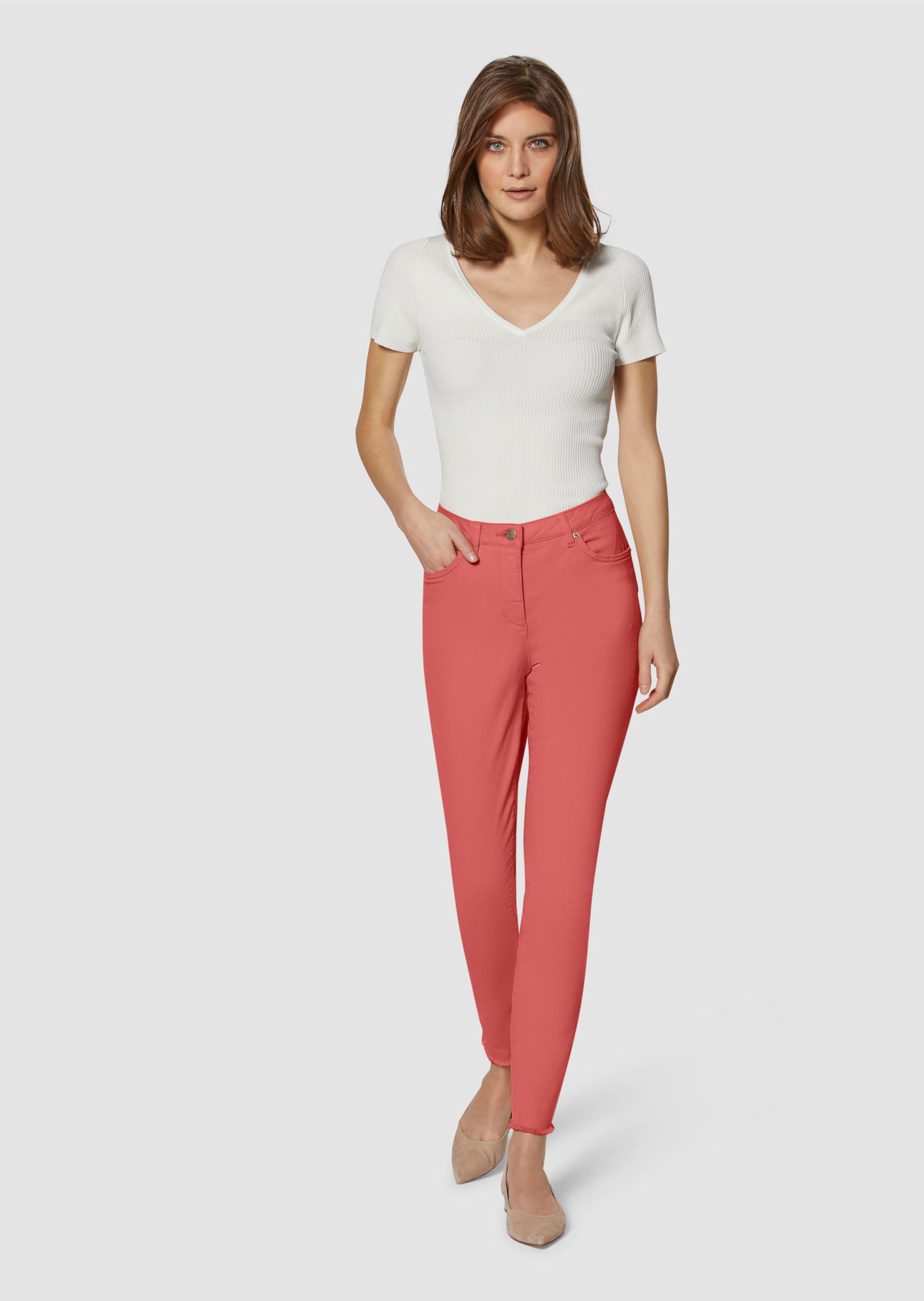 Jeans mit feinem Fransensaum