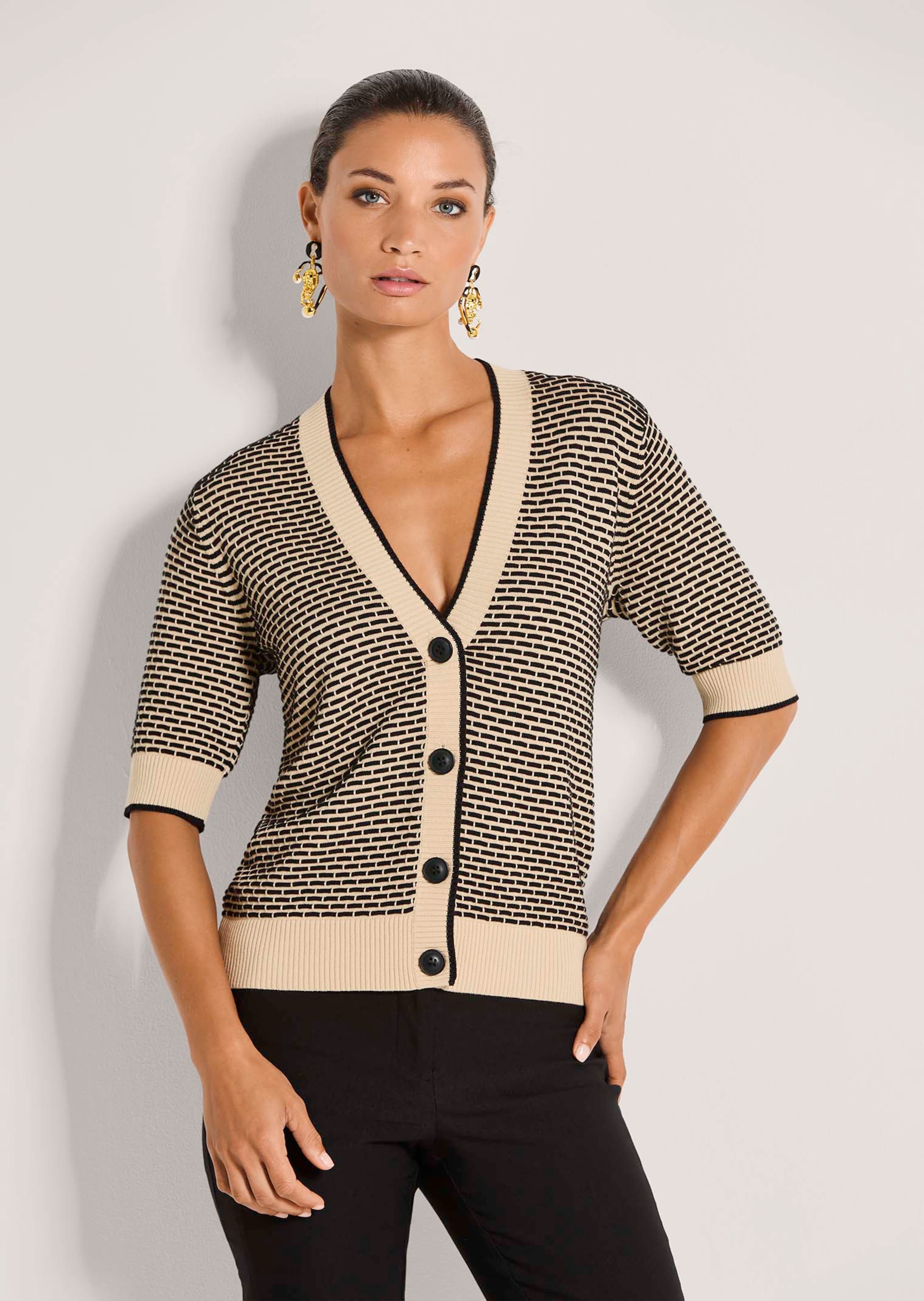 Strickjacke mit kurzen Ärmeln