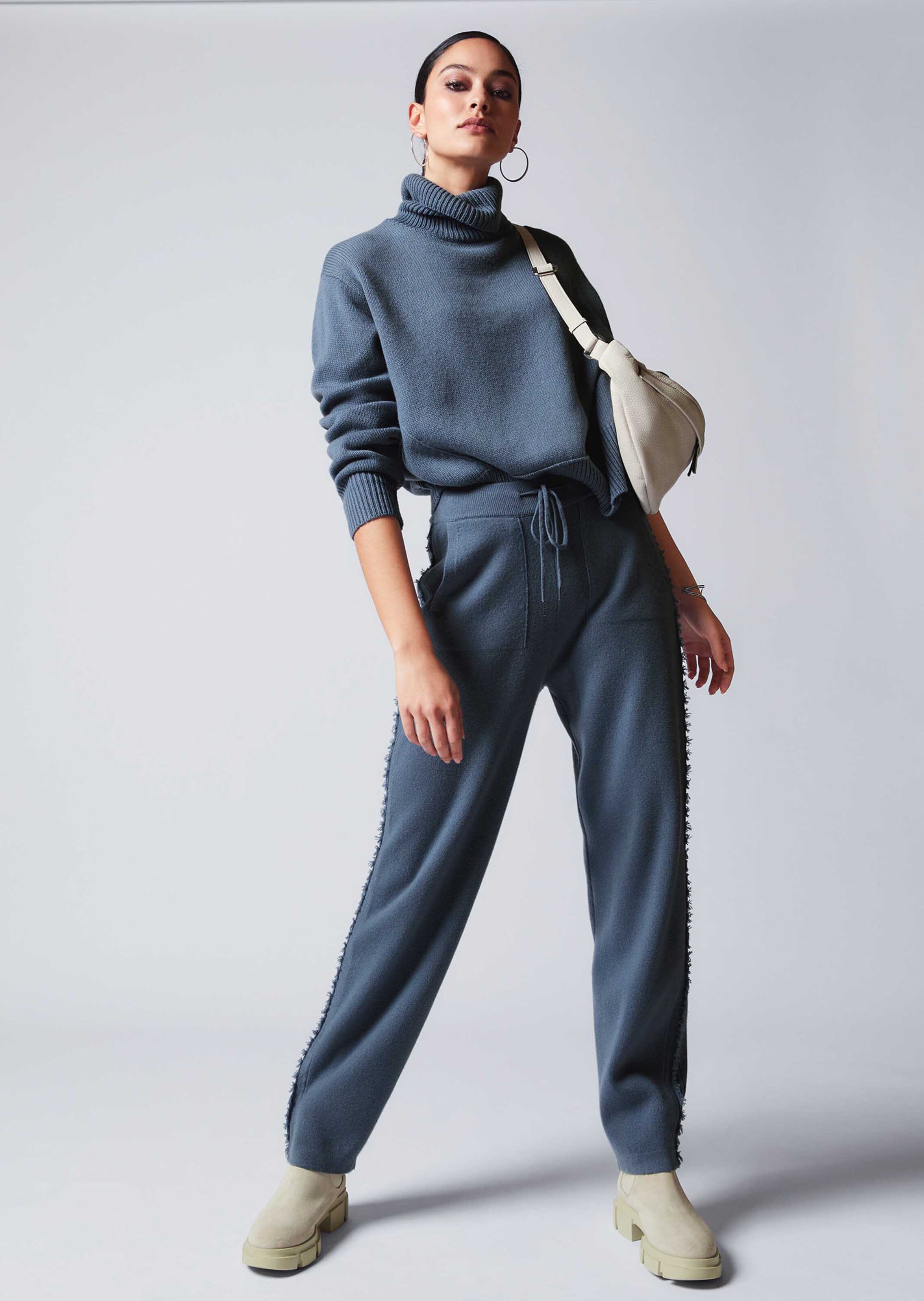 Pullover mit Rollkragen und Zierkanten