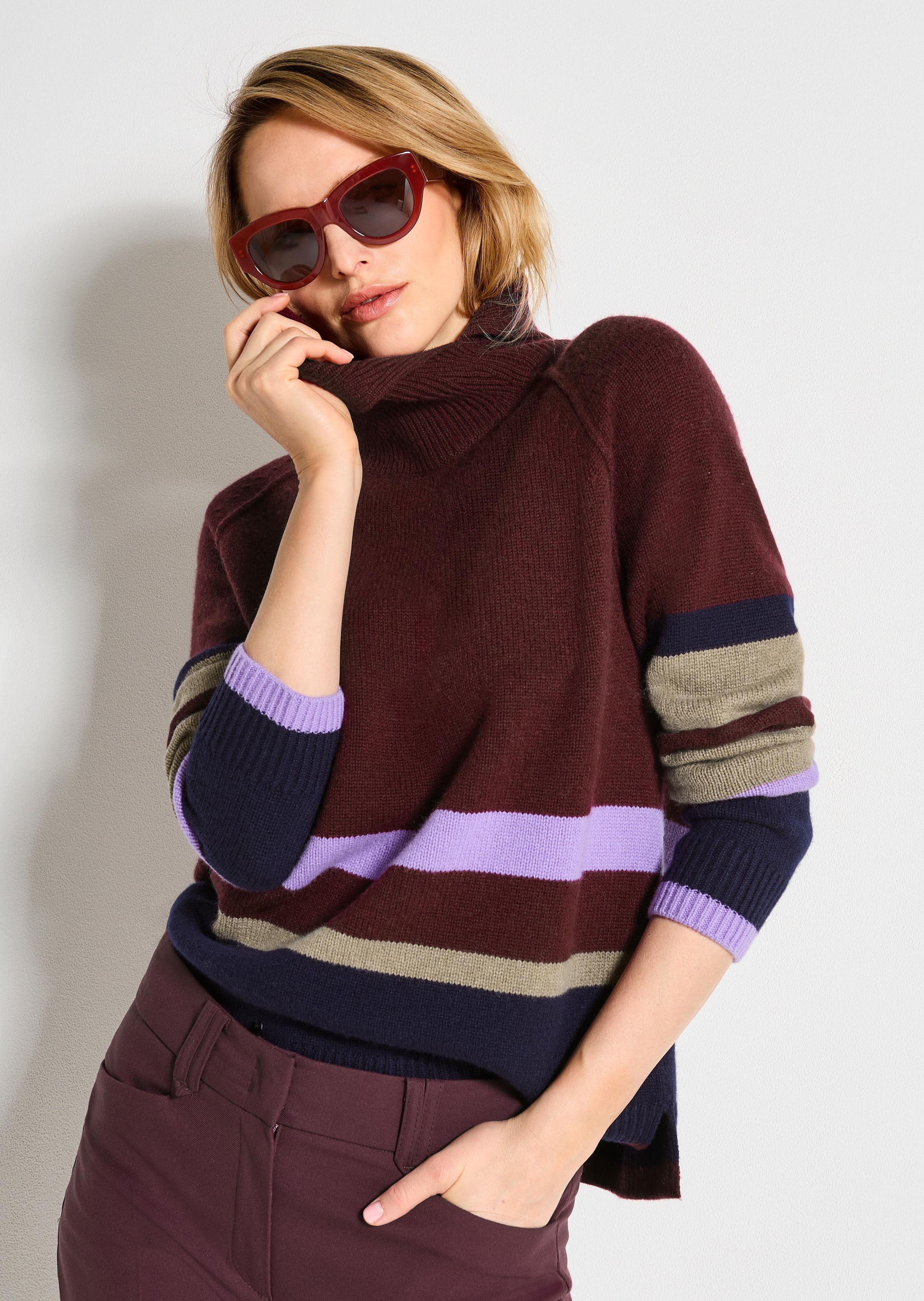 Pullover mit asymmetrischem Rollkragen