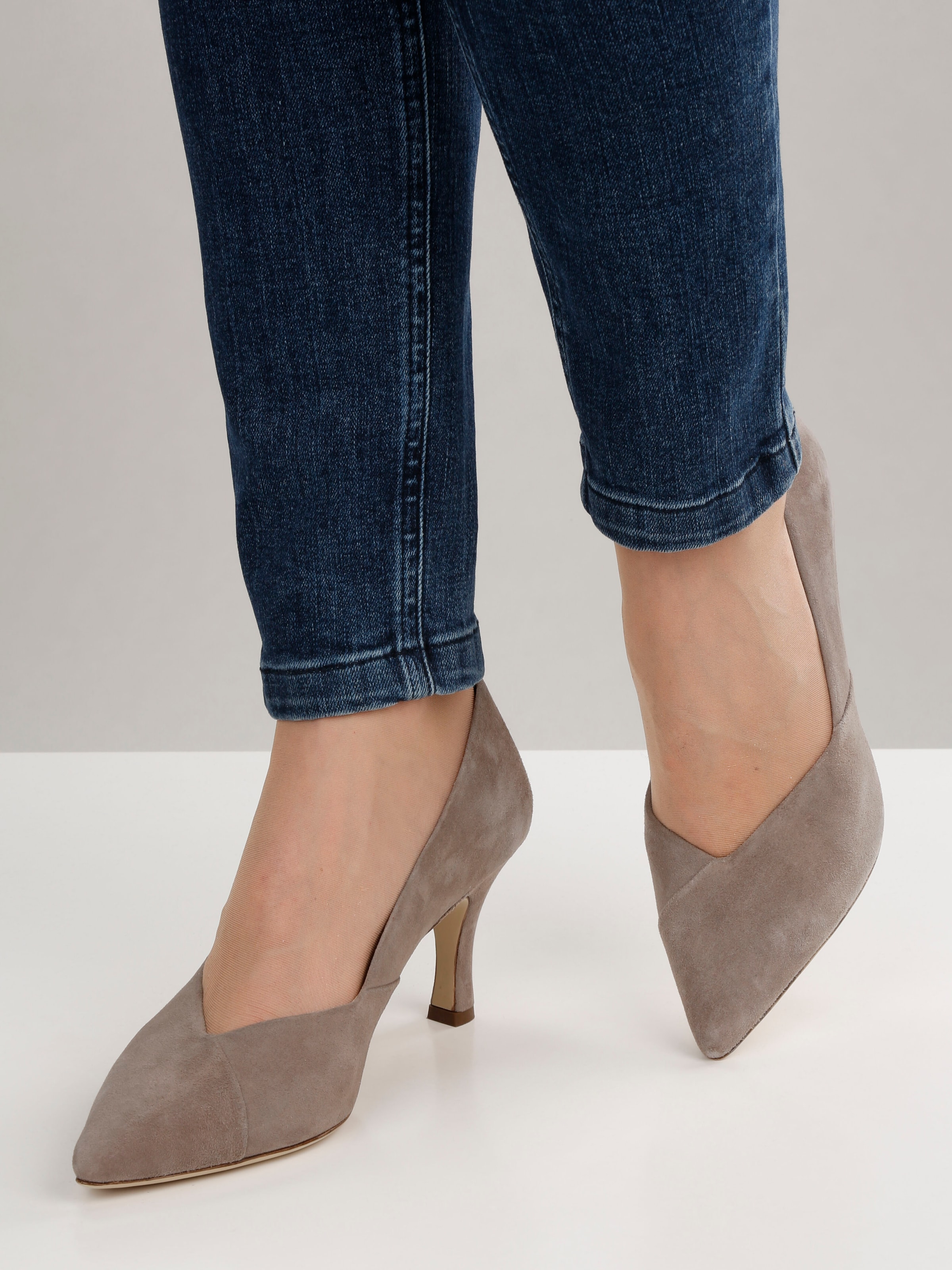 Pumps in V-Shape thumbnail 1