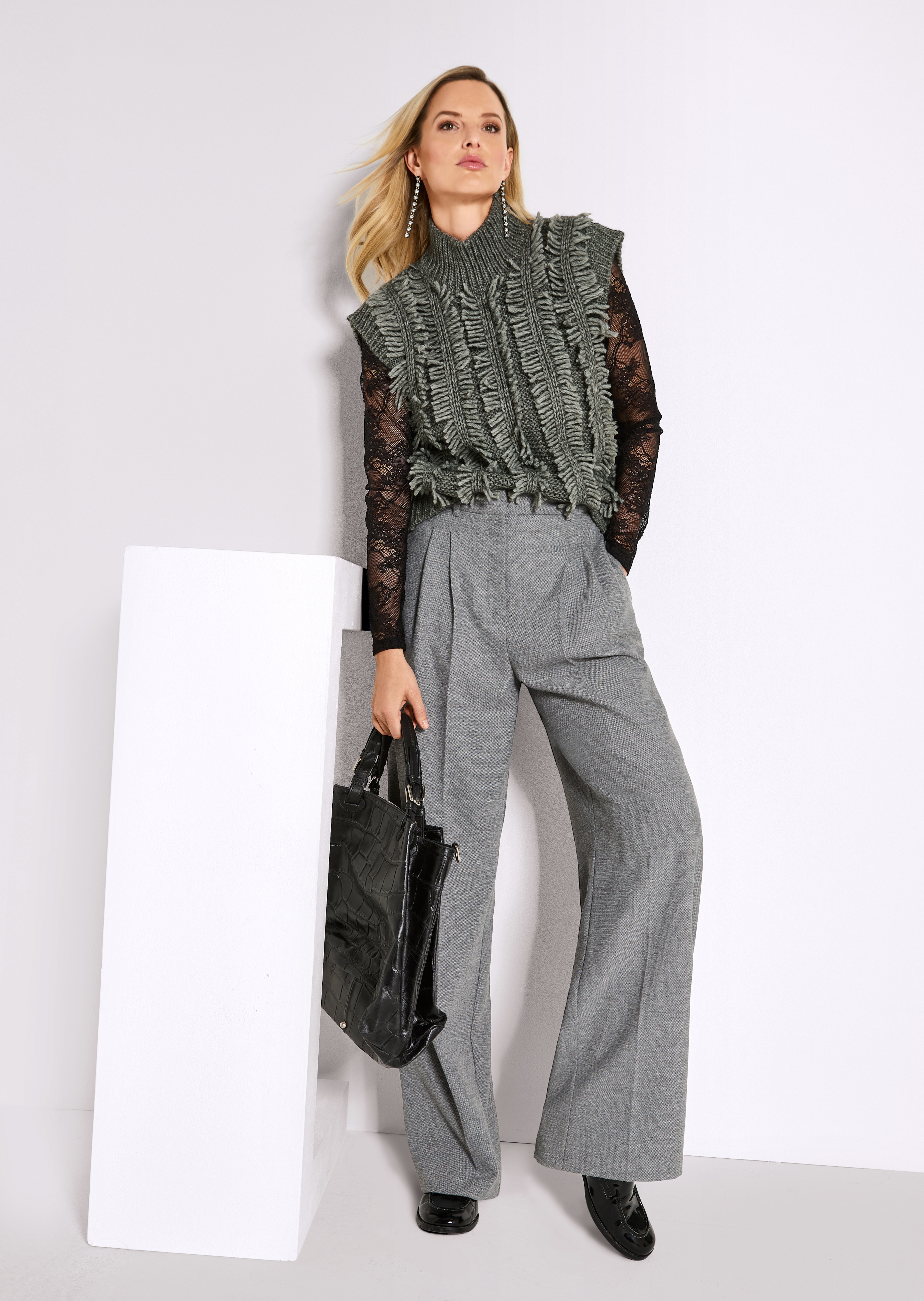 Chunky knit vest with fringes