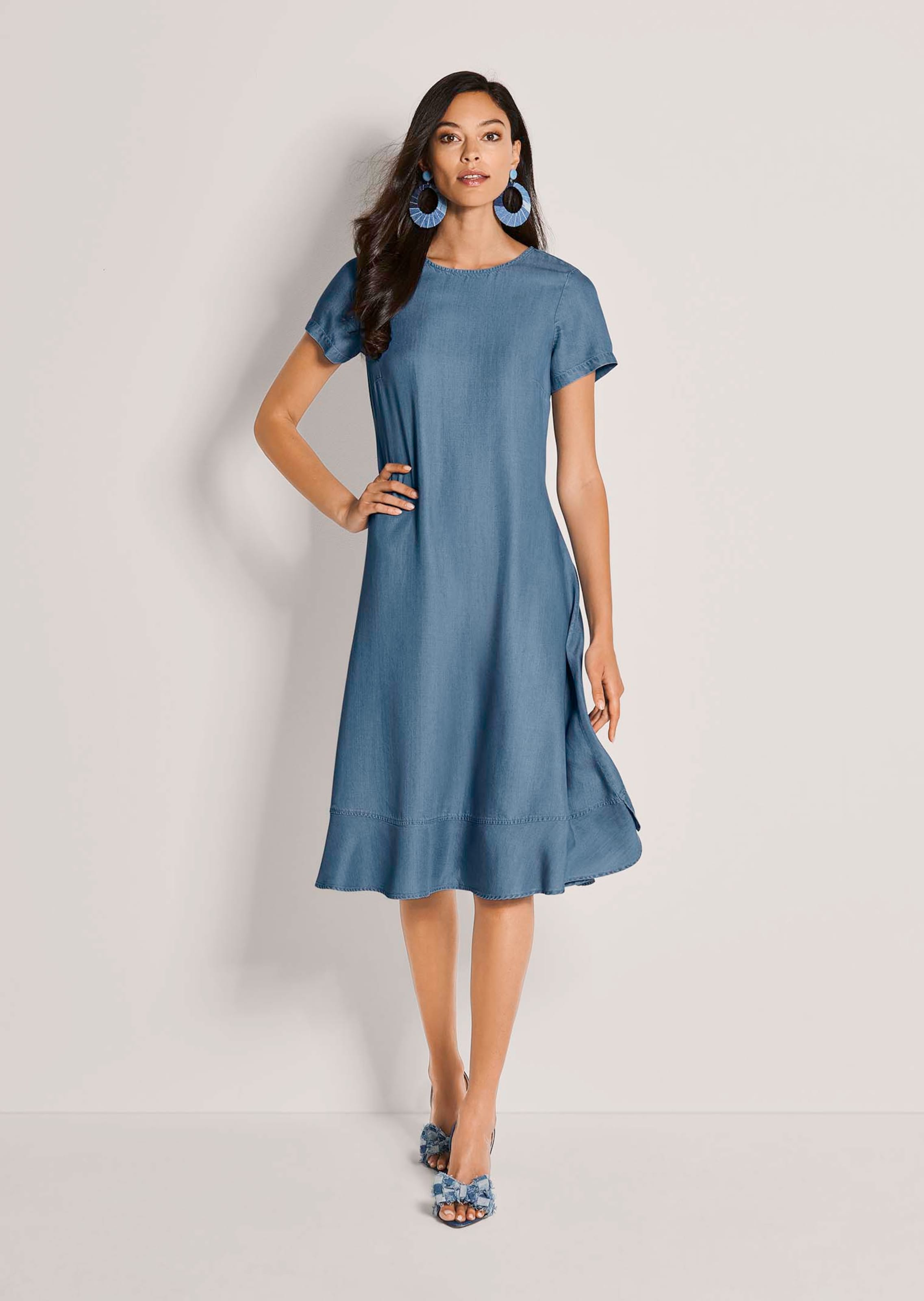 Luftiges Kleid in Jeansoptik