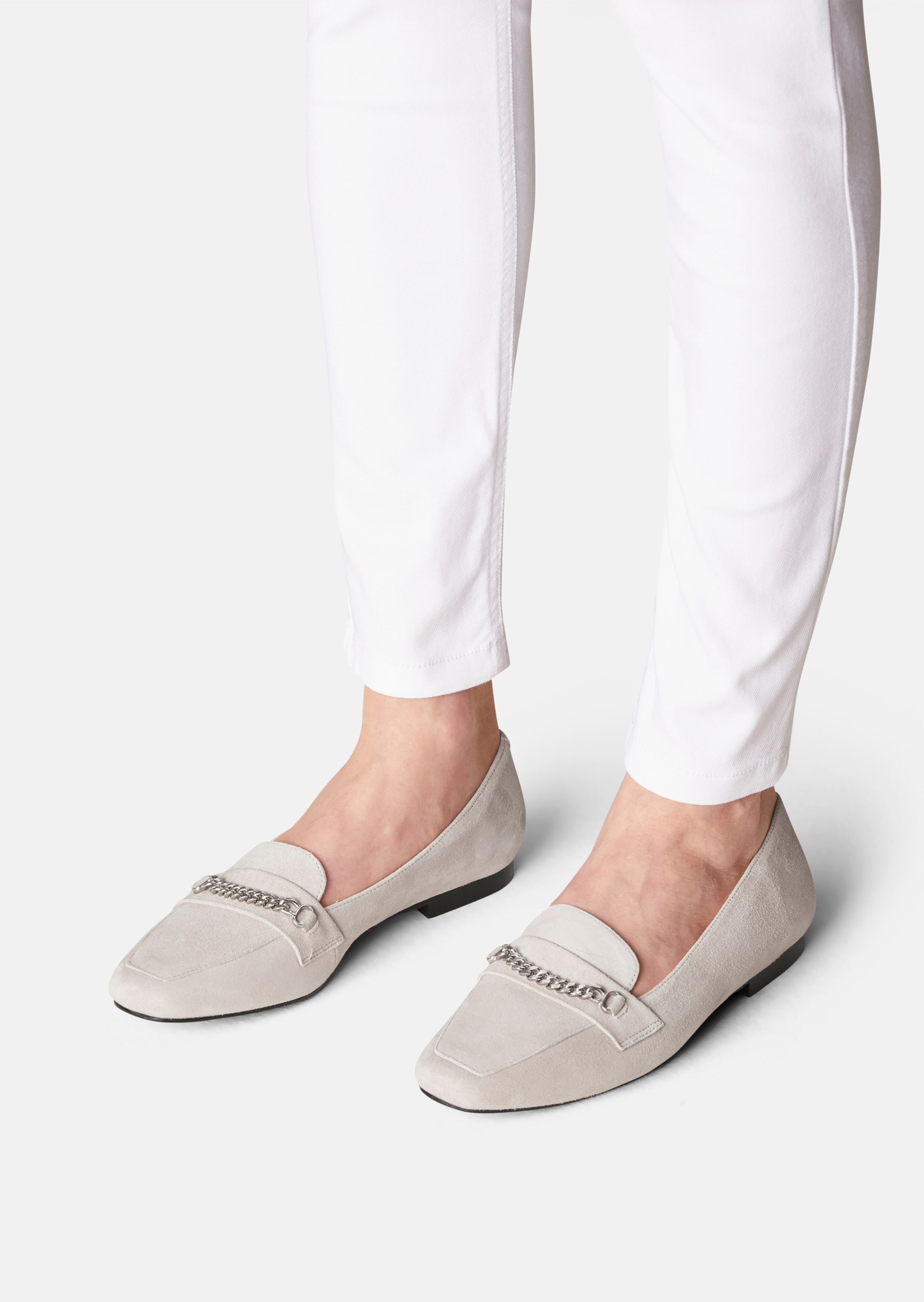 Loafer aus Veloursleder mit Zierkette