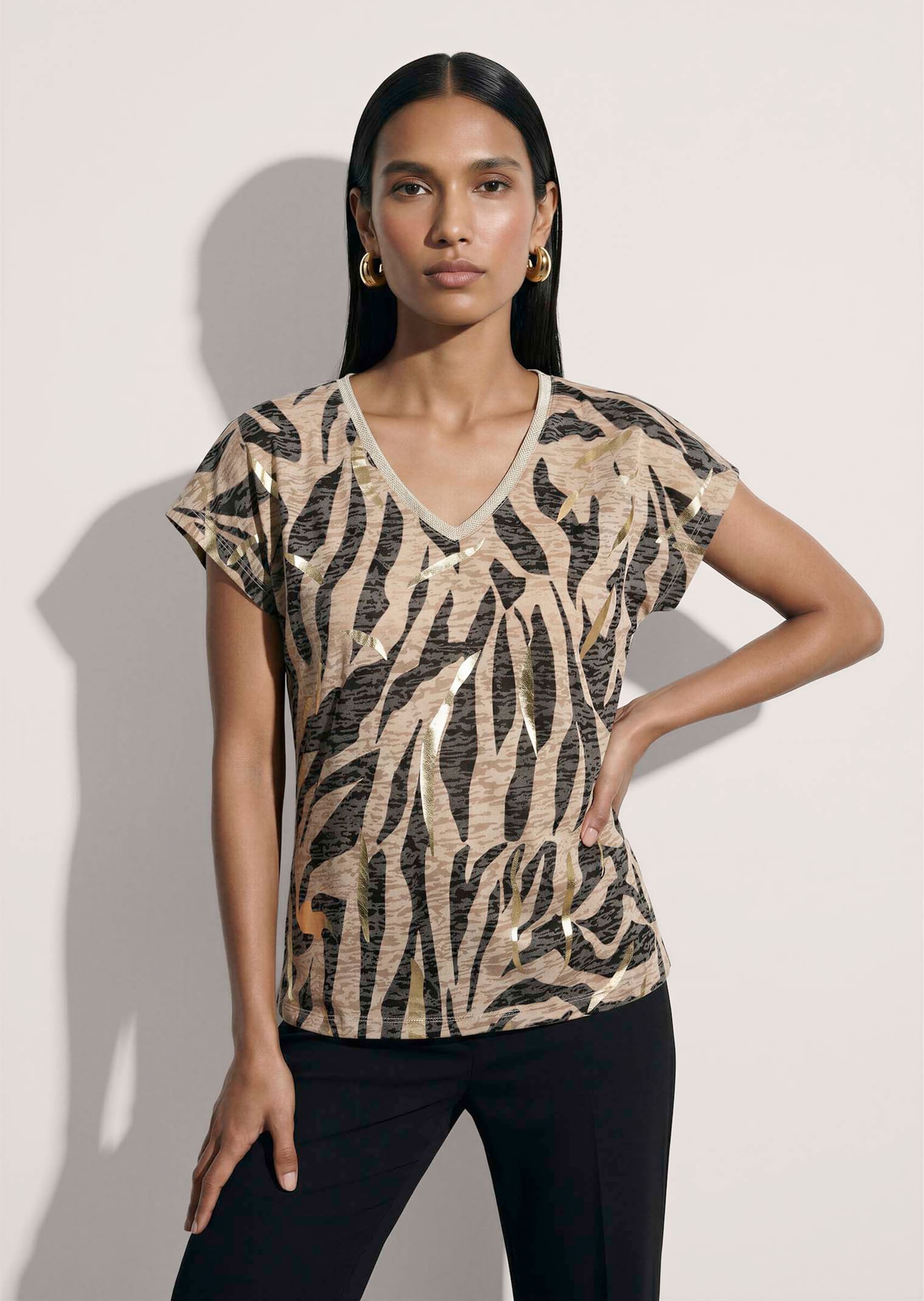Shirt mit Animal-Print und V-Ausschnitt