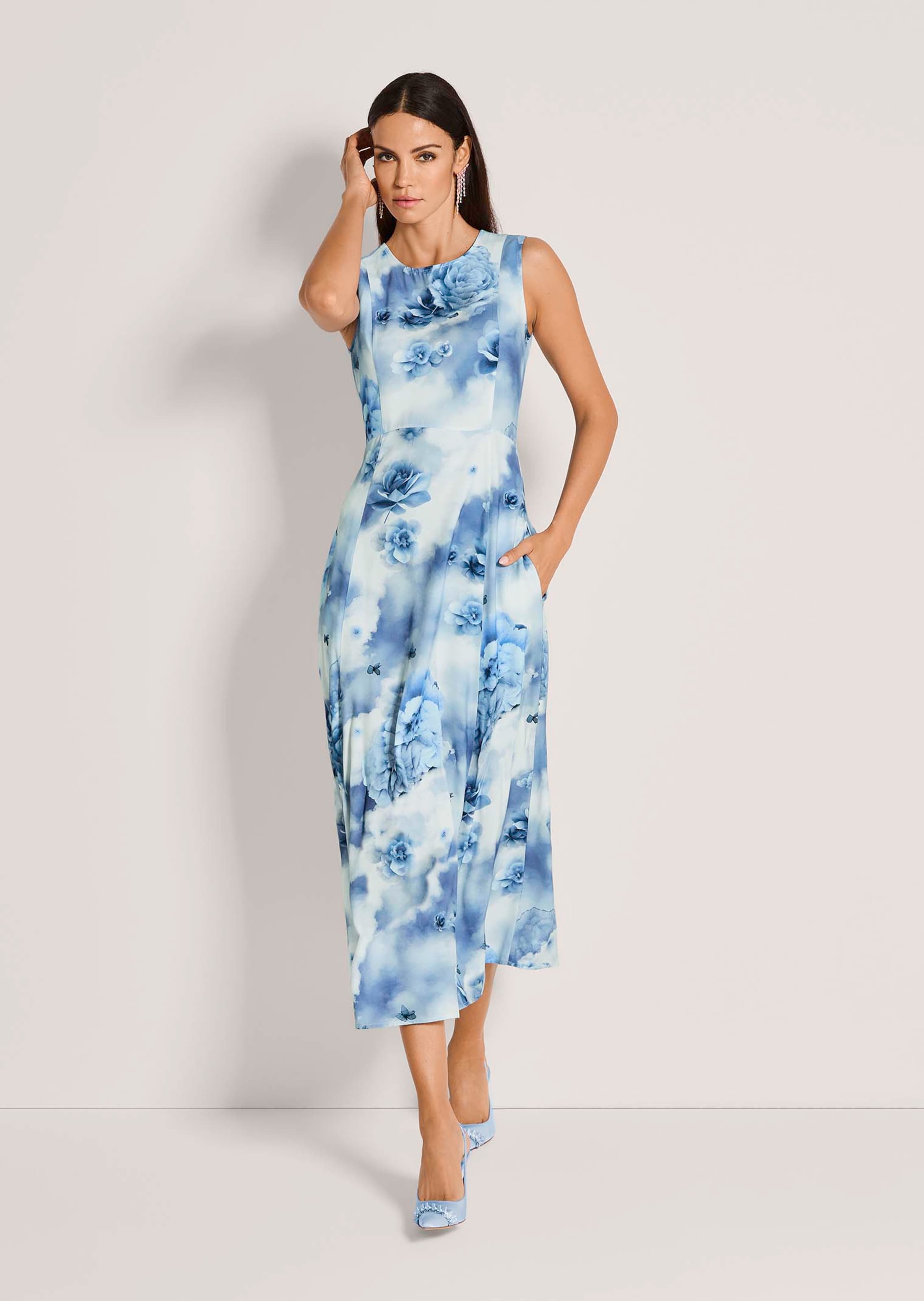 Ärmelloses Sommerkleid mit ausgestellter Rockform