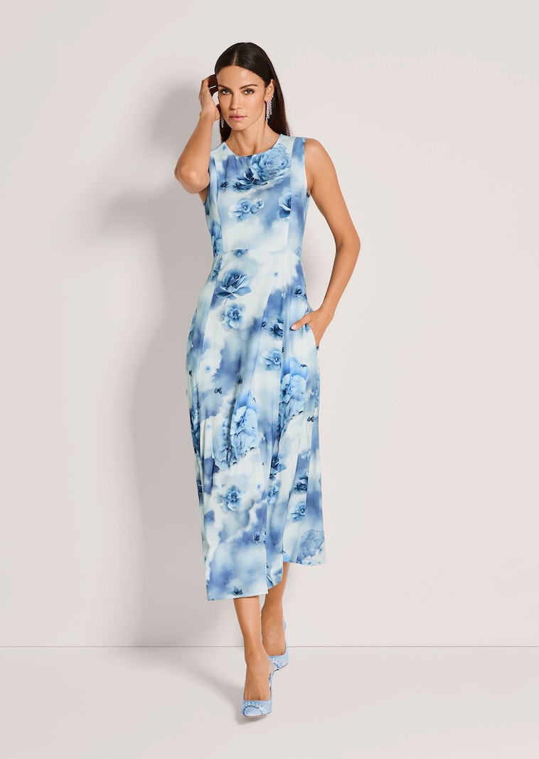 Ärmelloses Sommerkleid mit ausgestellter Rockform