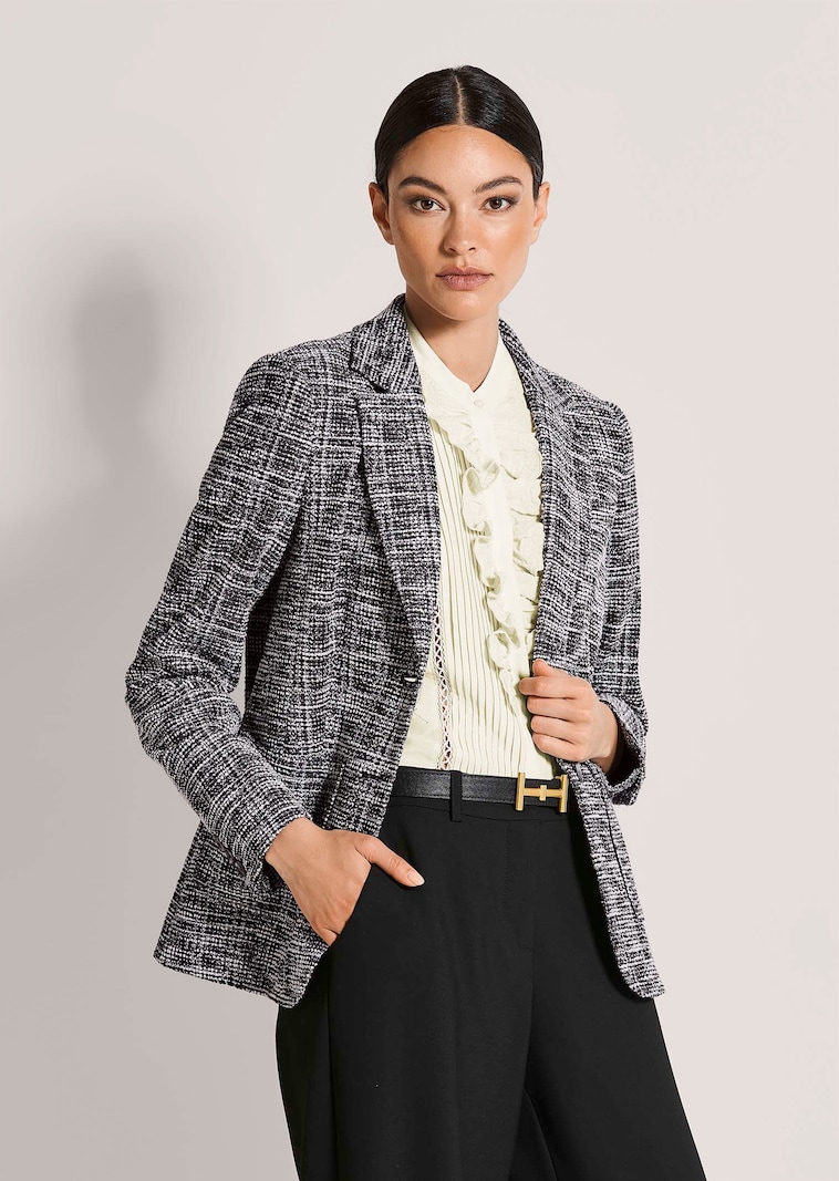 Blazer with metallic yarn