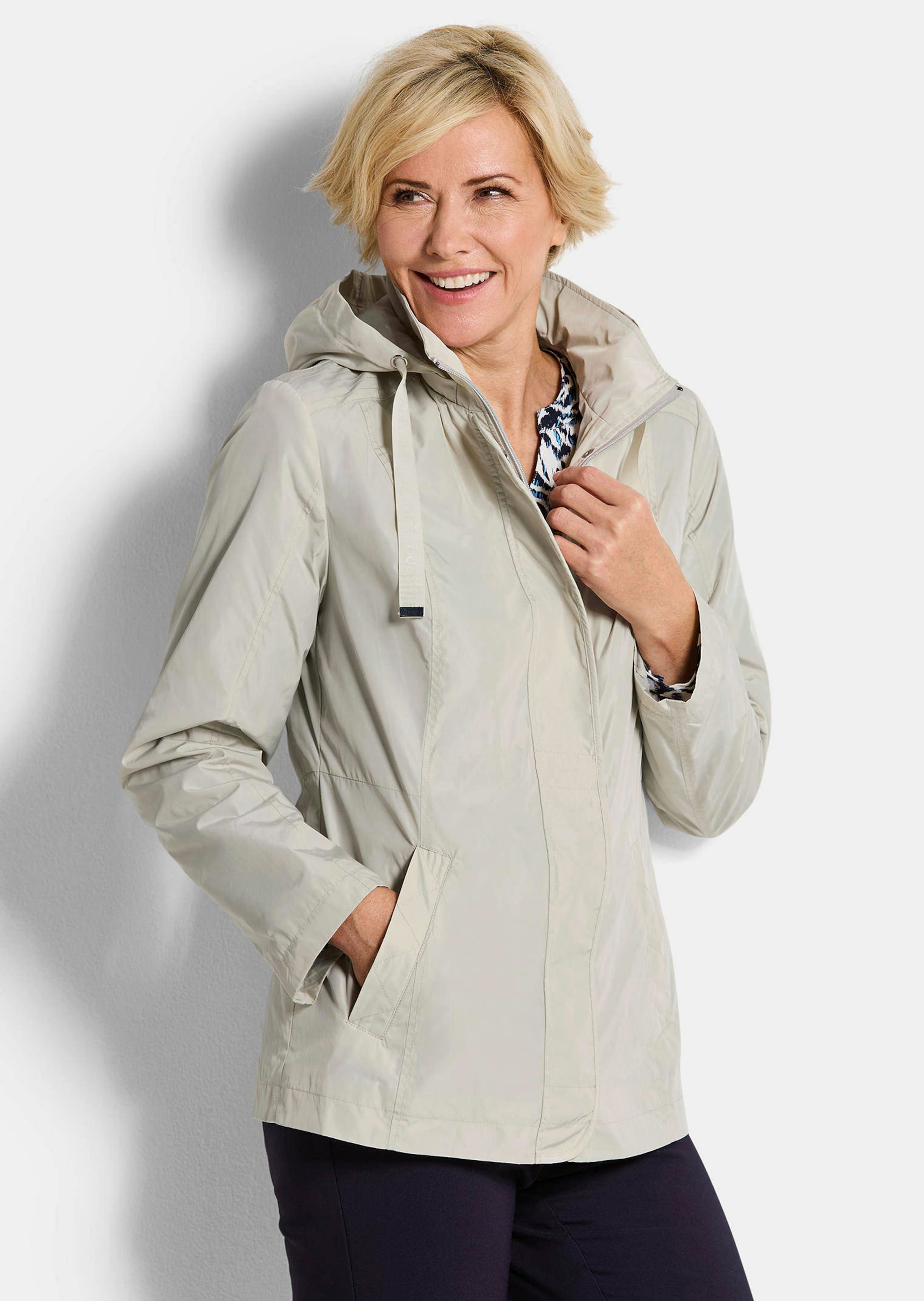 Jacke mit abnehmbarer Kapuze