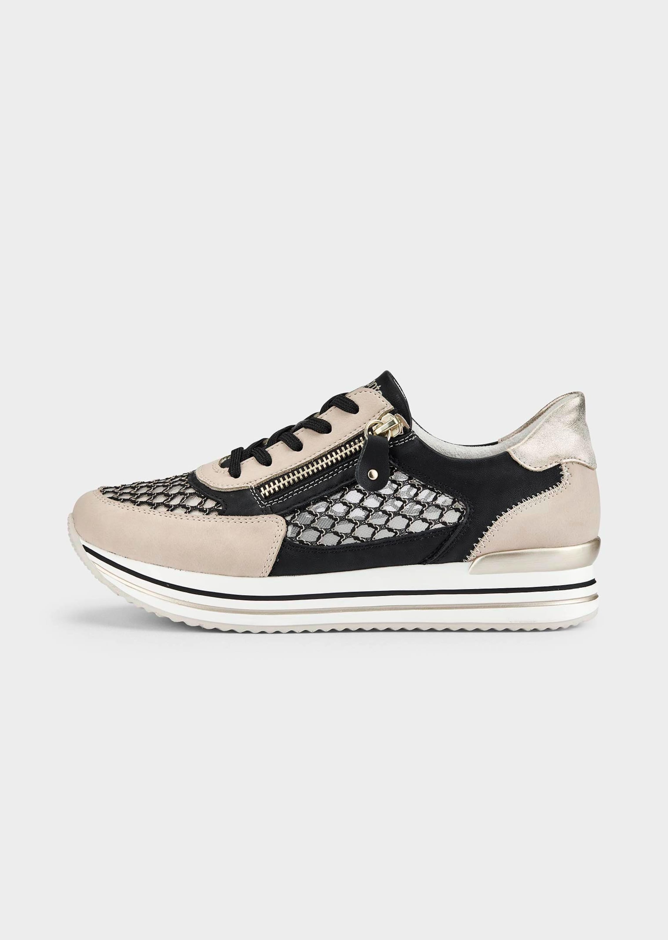 Sneaker mit atmungsaktivem Innenfutter