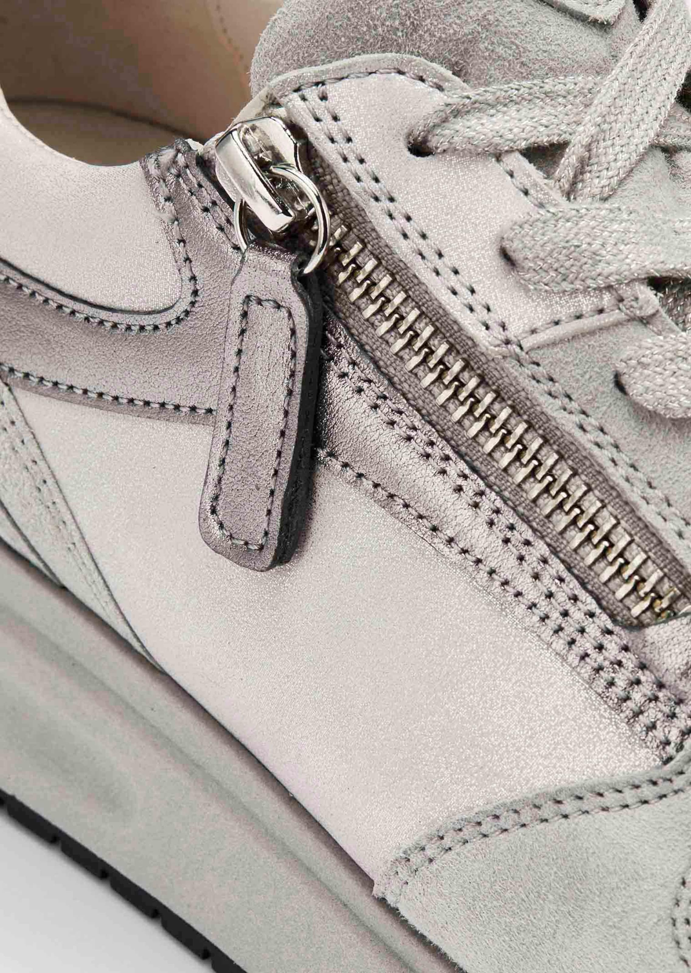Sneakers thumbnail 4