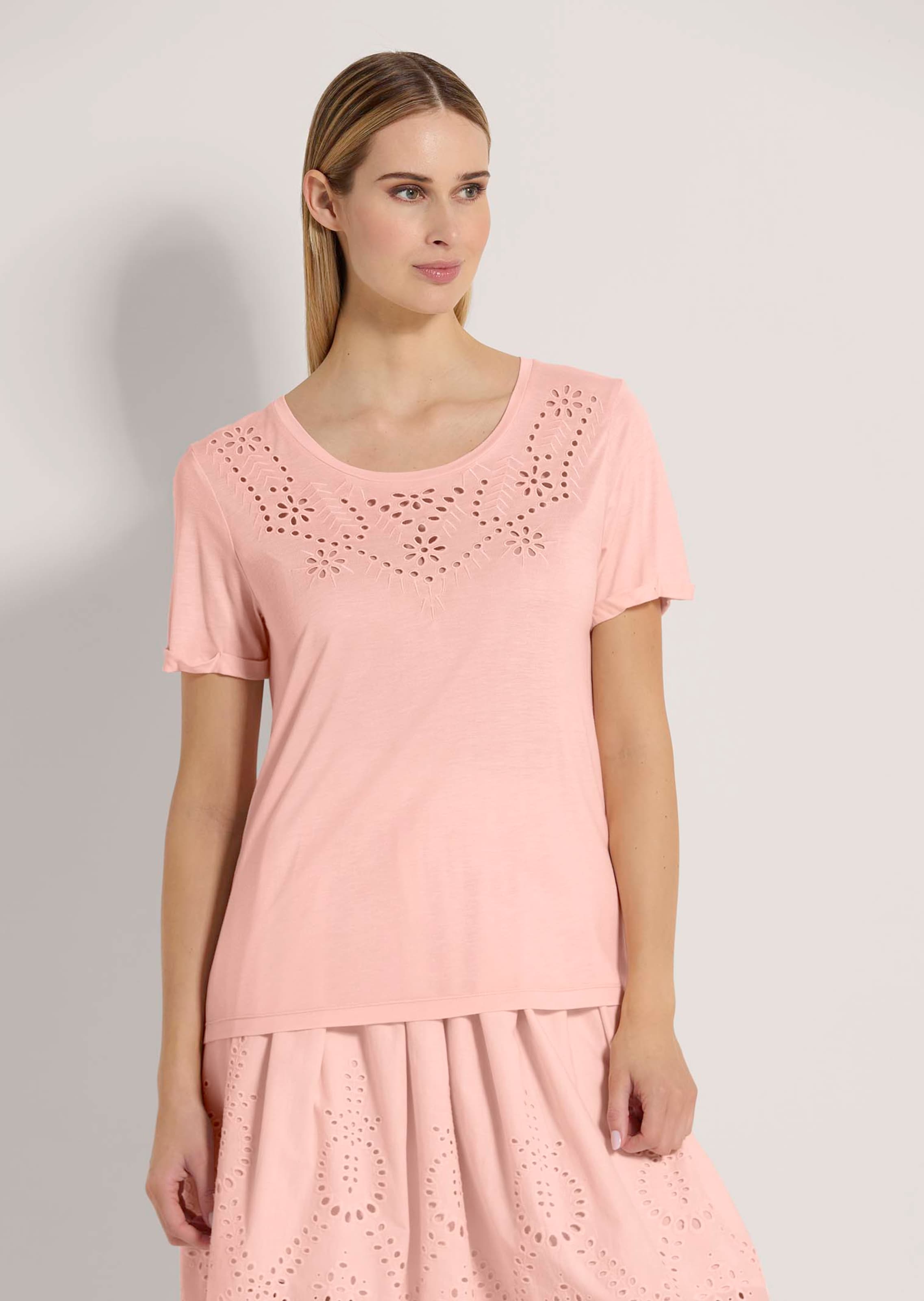Halbarm-Shirt mit Lochstickerei