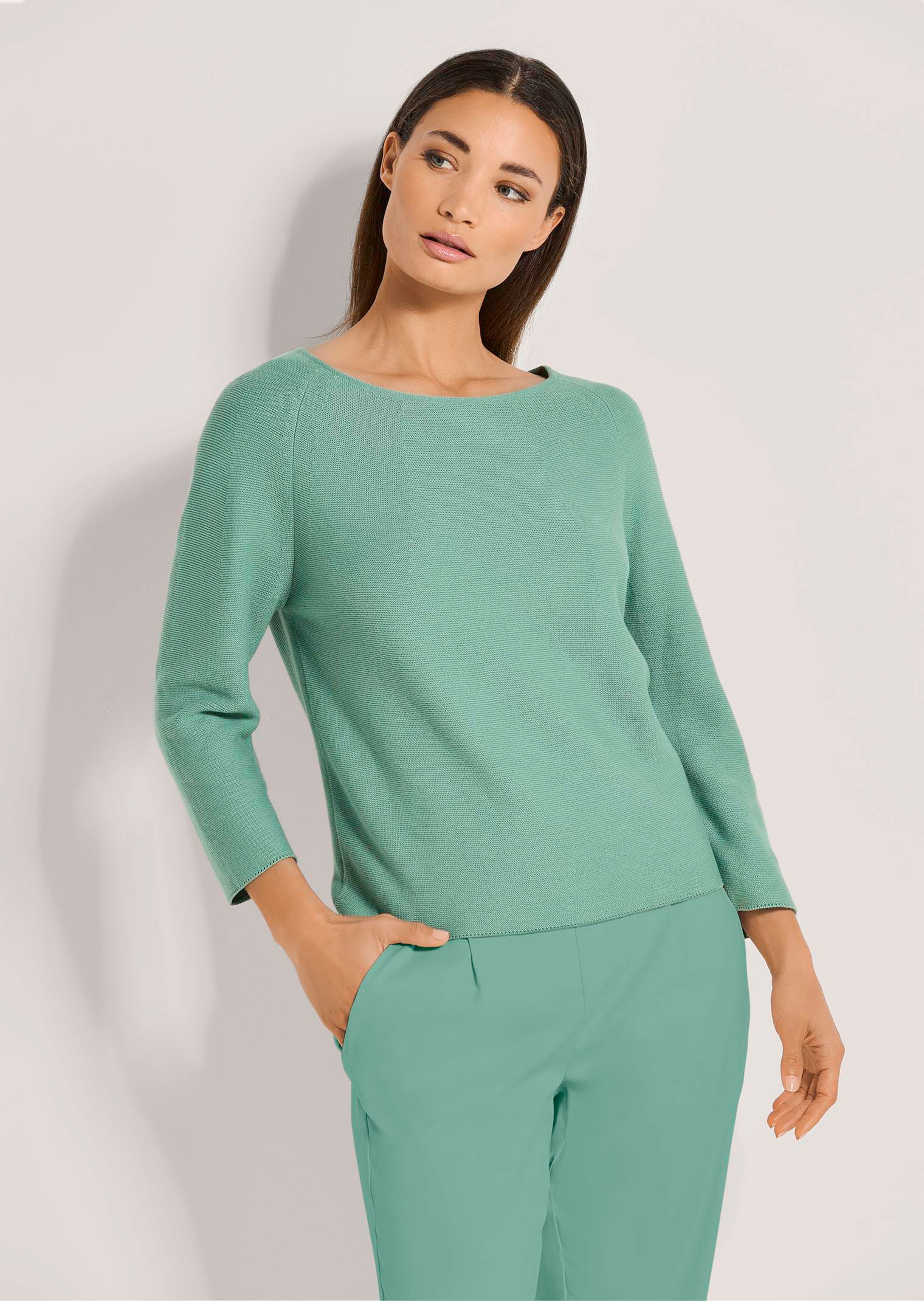 Pullover in modischer Kurzform