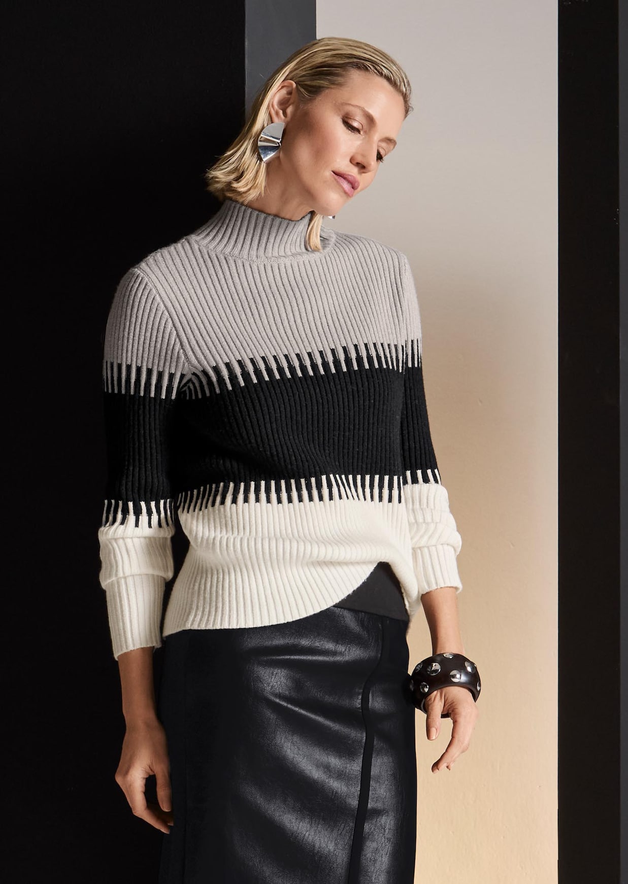 Pull en maille côtelée avec rayures en bloc et col montant
