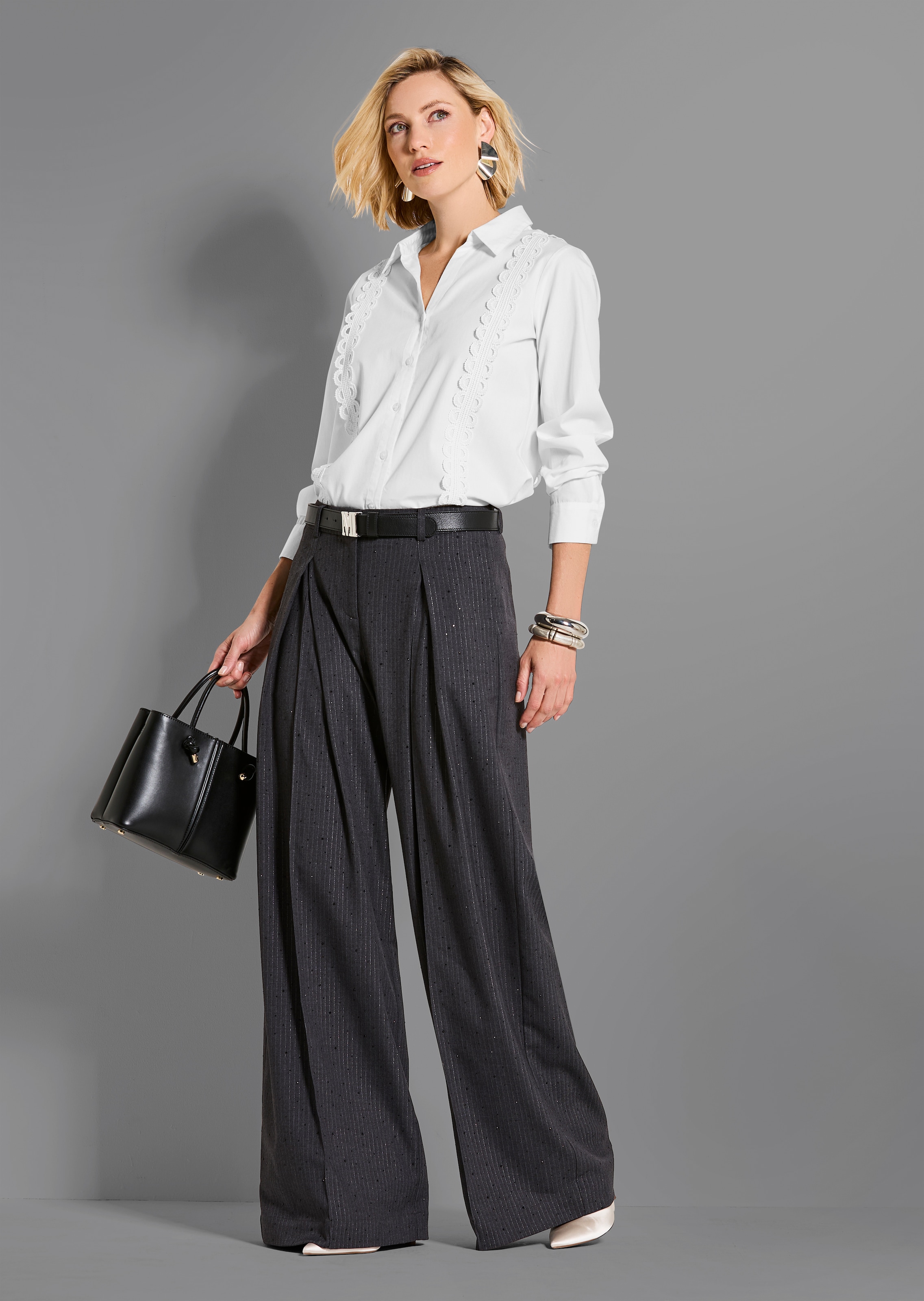 Romantische Bluse mit Spitzenbändern