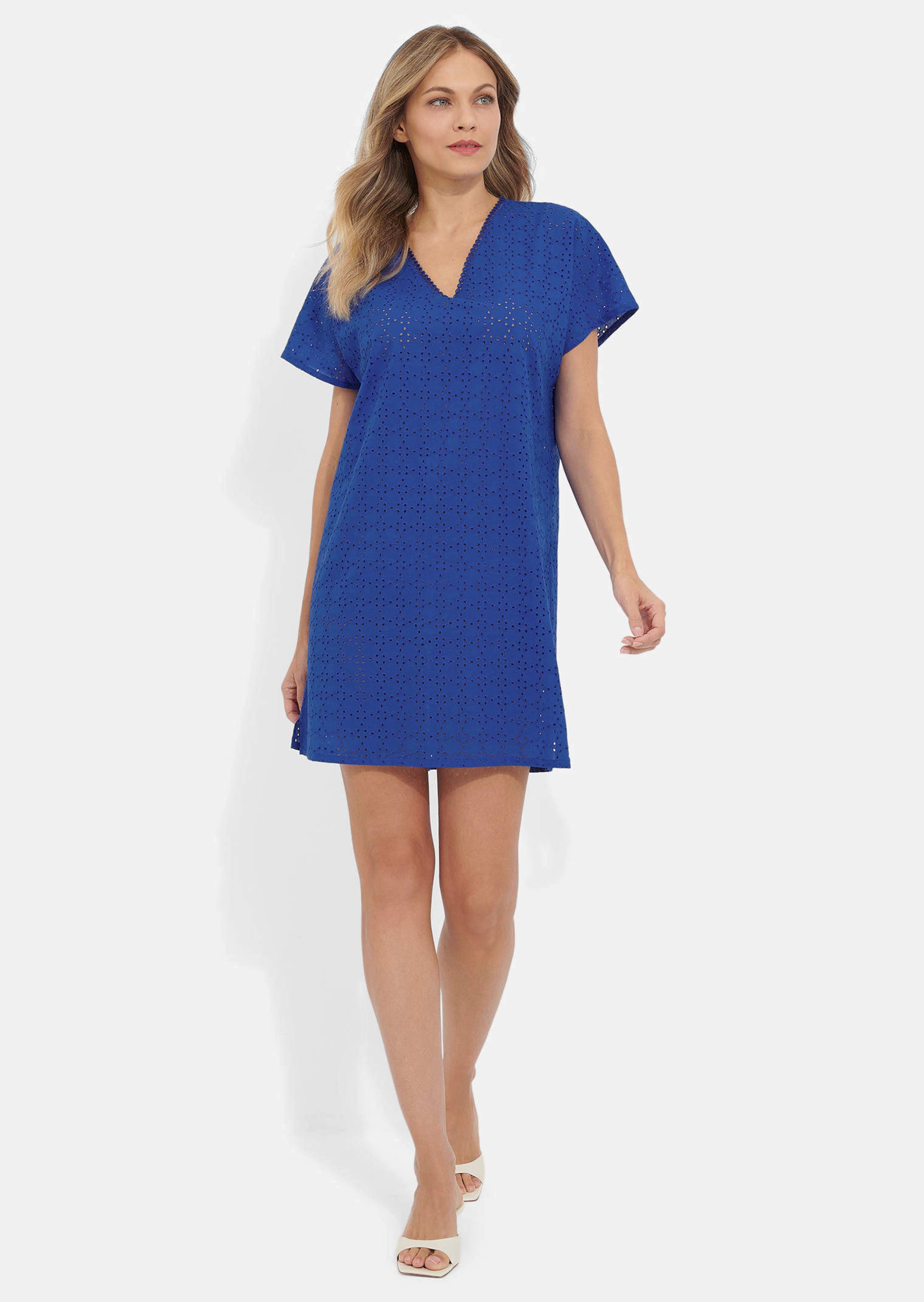 Freizeitkleid mit Lochstickerei