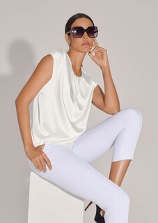 Kurze Satin-Bluse in trendstarker A-Linie thumbnail 5