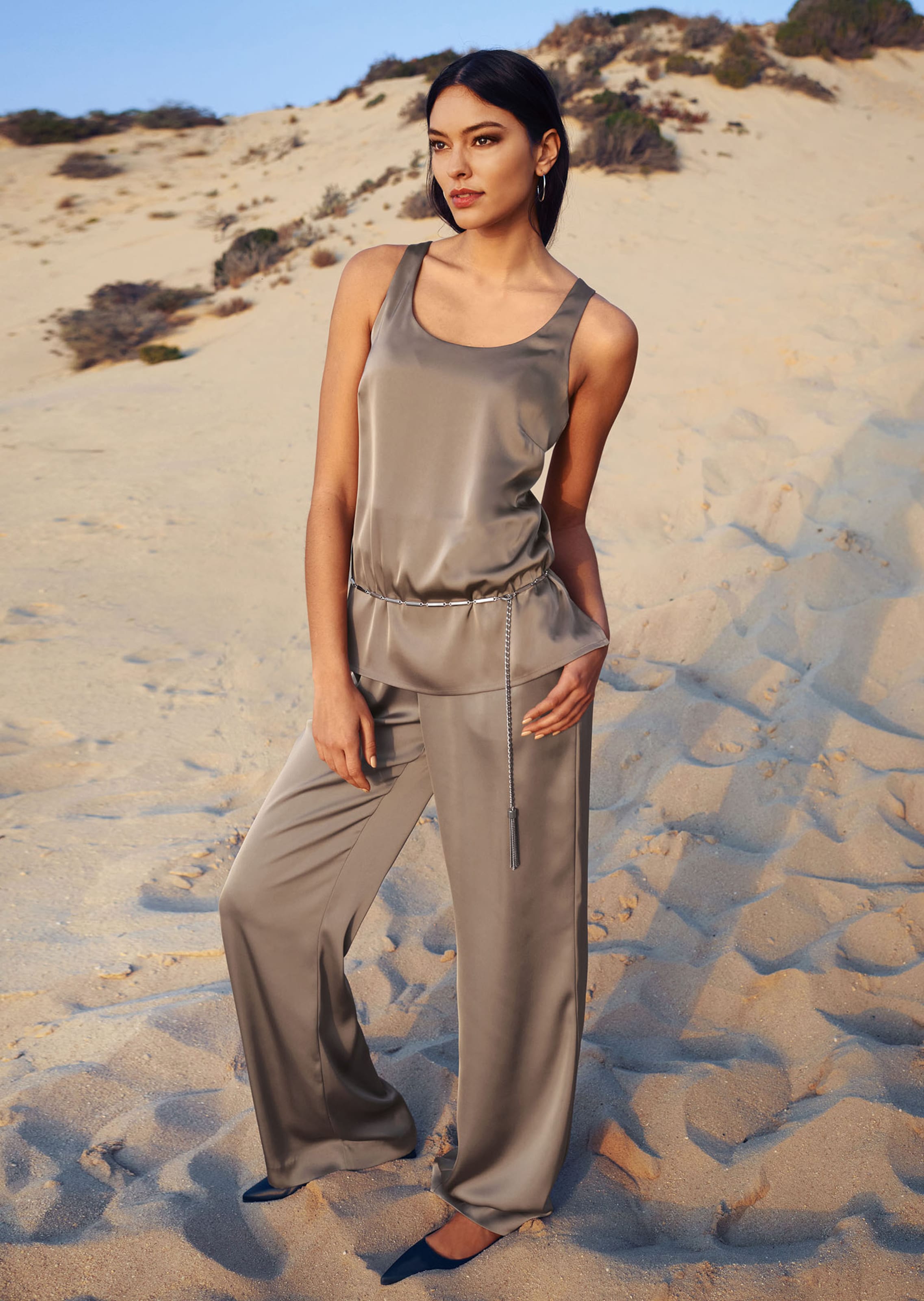 Top aus feinem Glanz-Satin