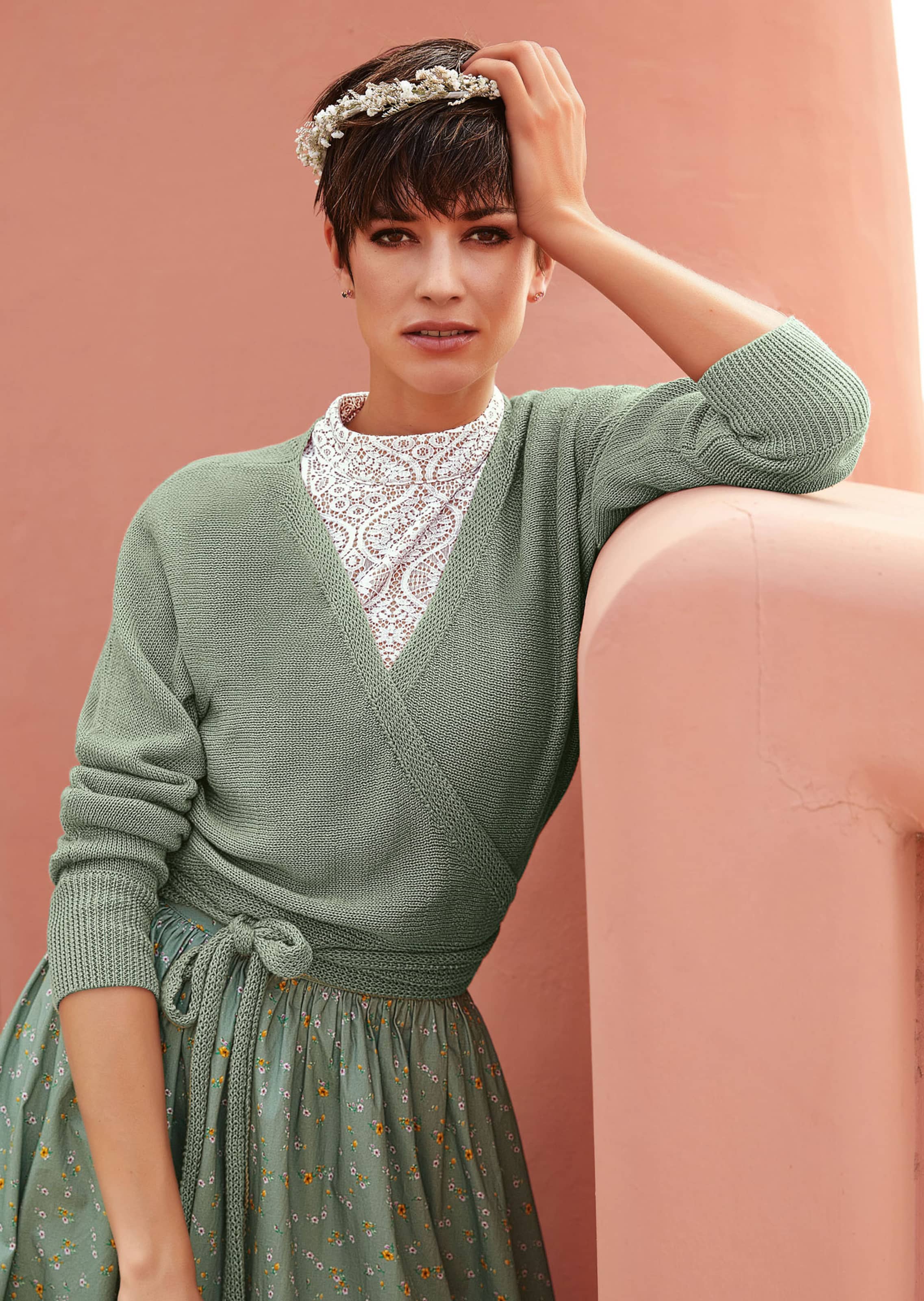 Kurze Strickjacke zum Wickeln