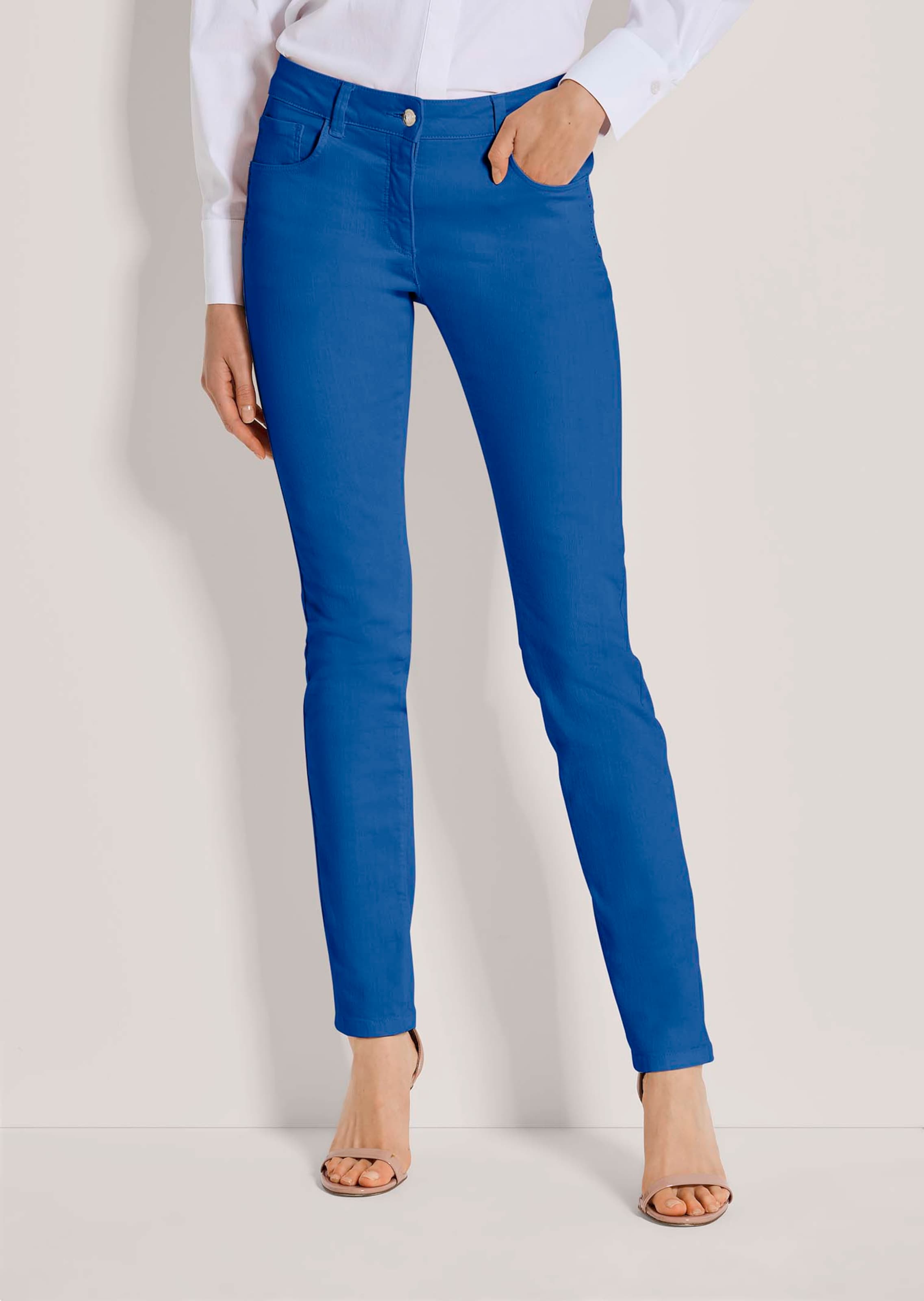 Schlanke Five-Pocket-Jeans mit Strass-Akzenten