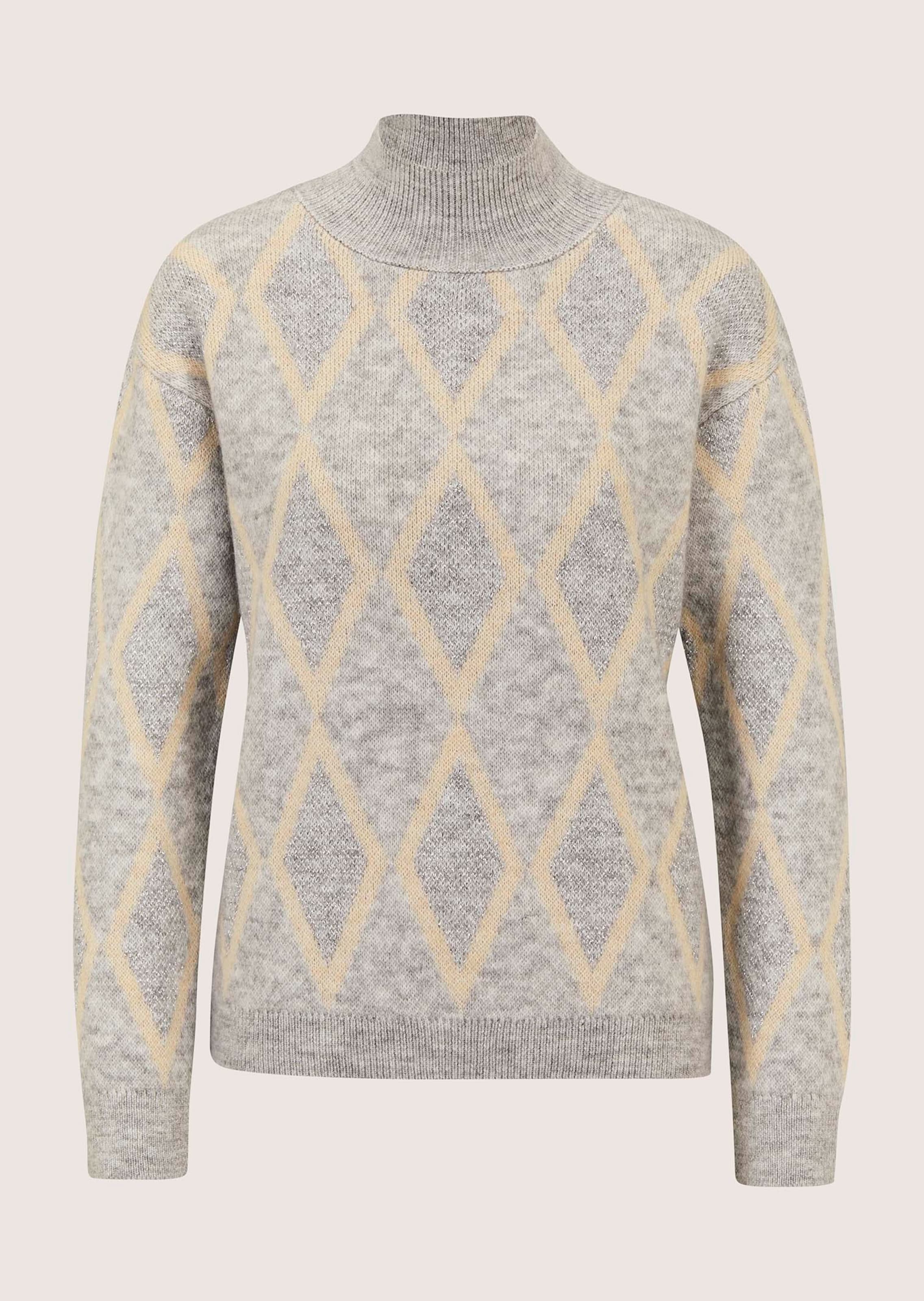 Glittering jumper with a diamond pattern