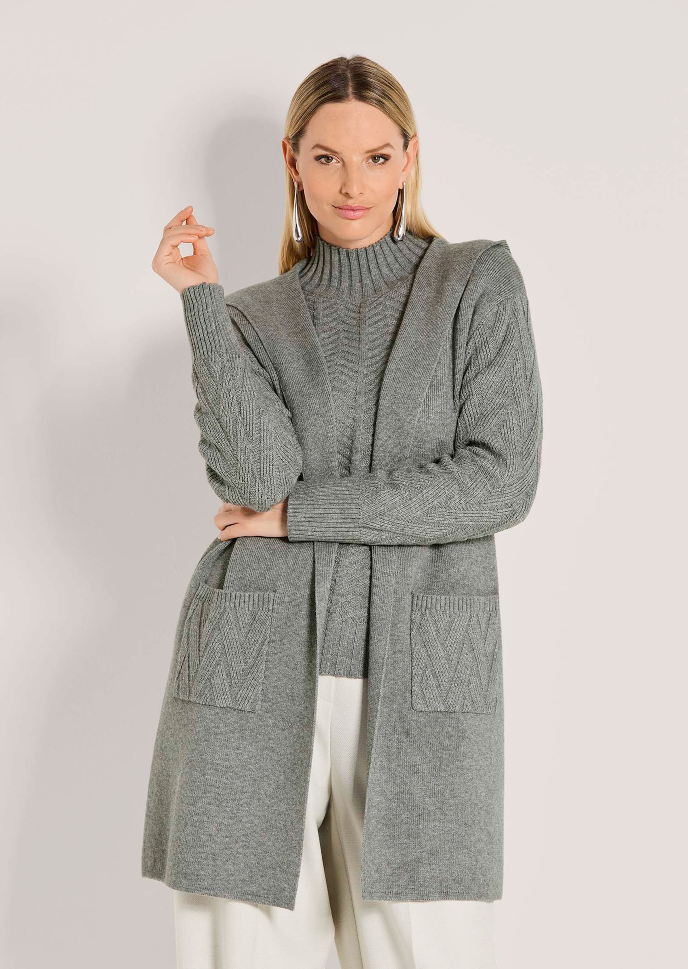 Lange Strickjacke mit Kapuze