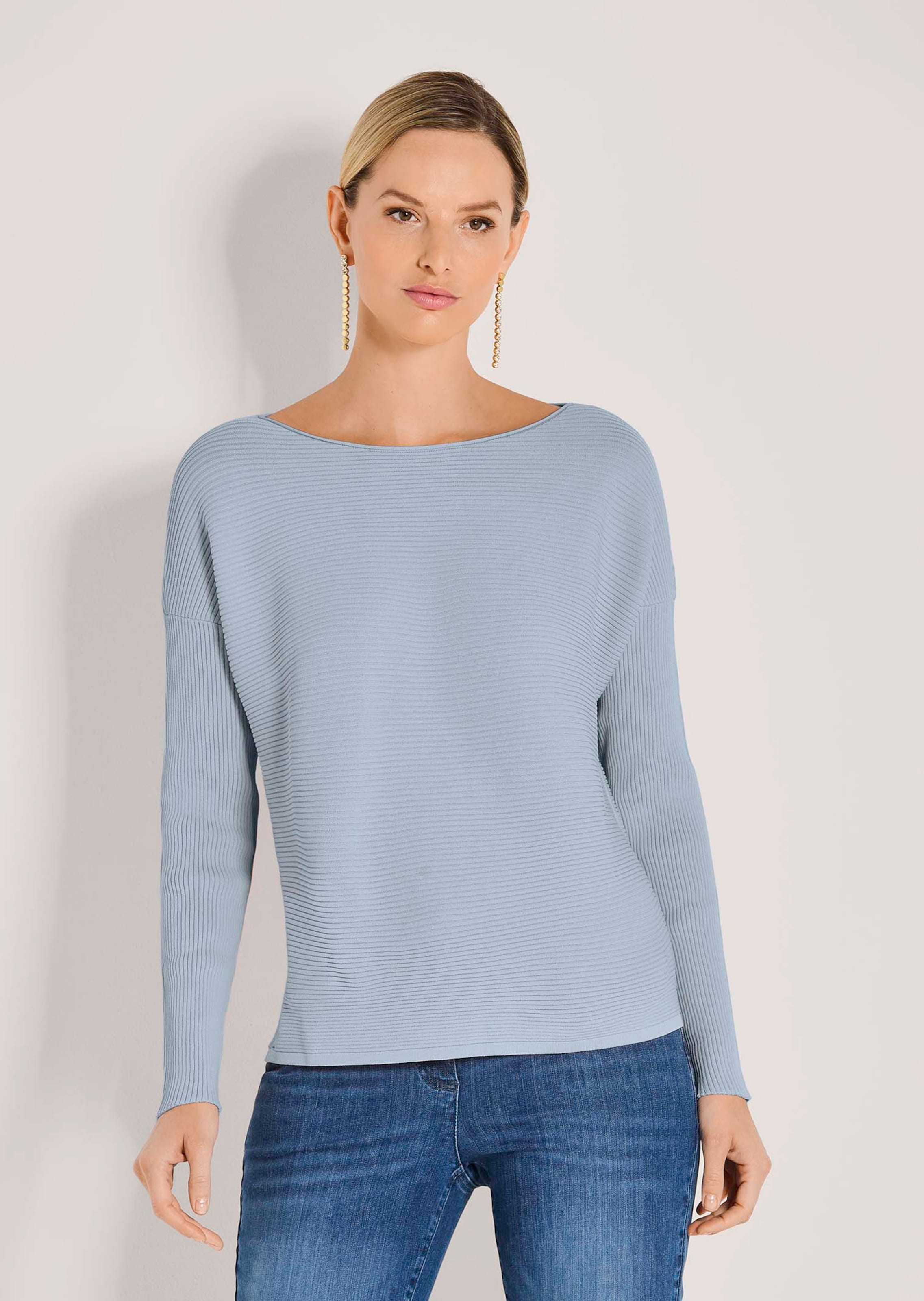 Quergerippter Strick-Pullover mit langen Ärmeln