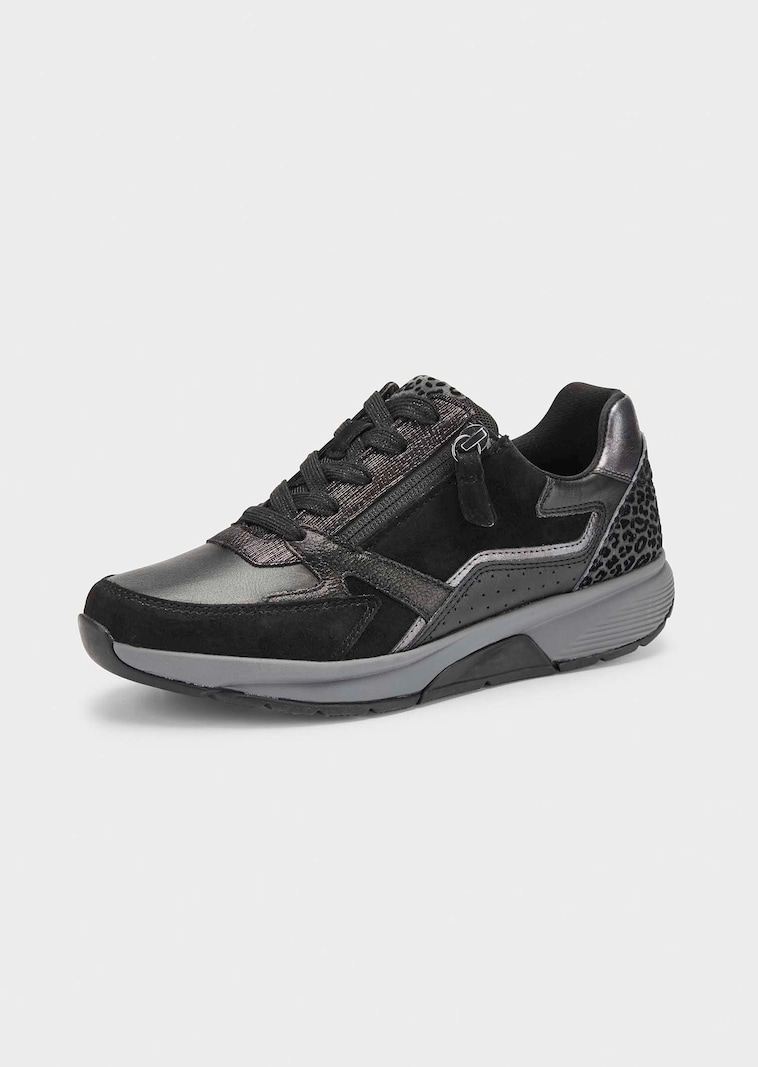 Sneaker mit Mesh-Futter