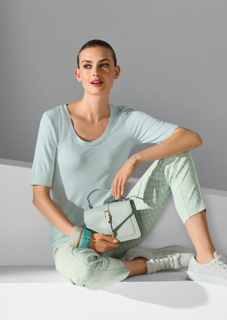 Schmale Jacquardhose mit Minimaldessin