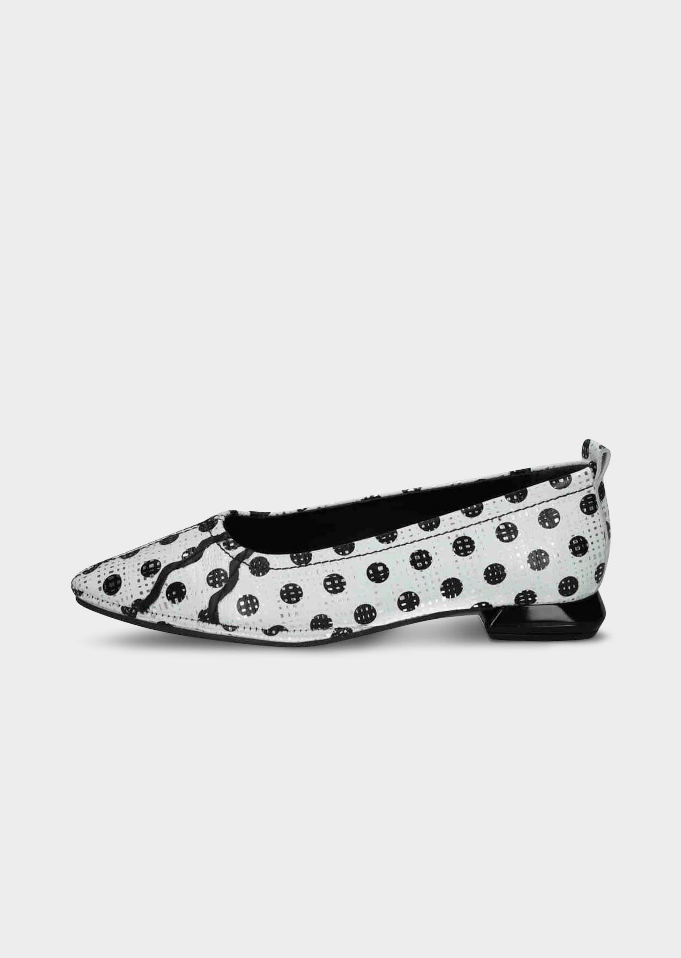 Ballerina mit Polka Dots