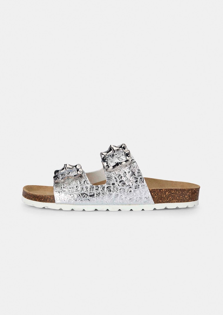Two-strap leather mules with a metallic finish
