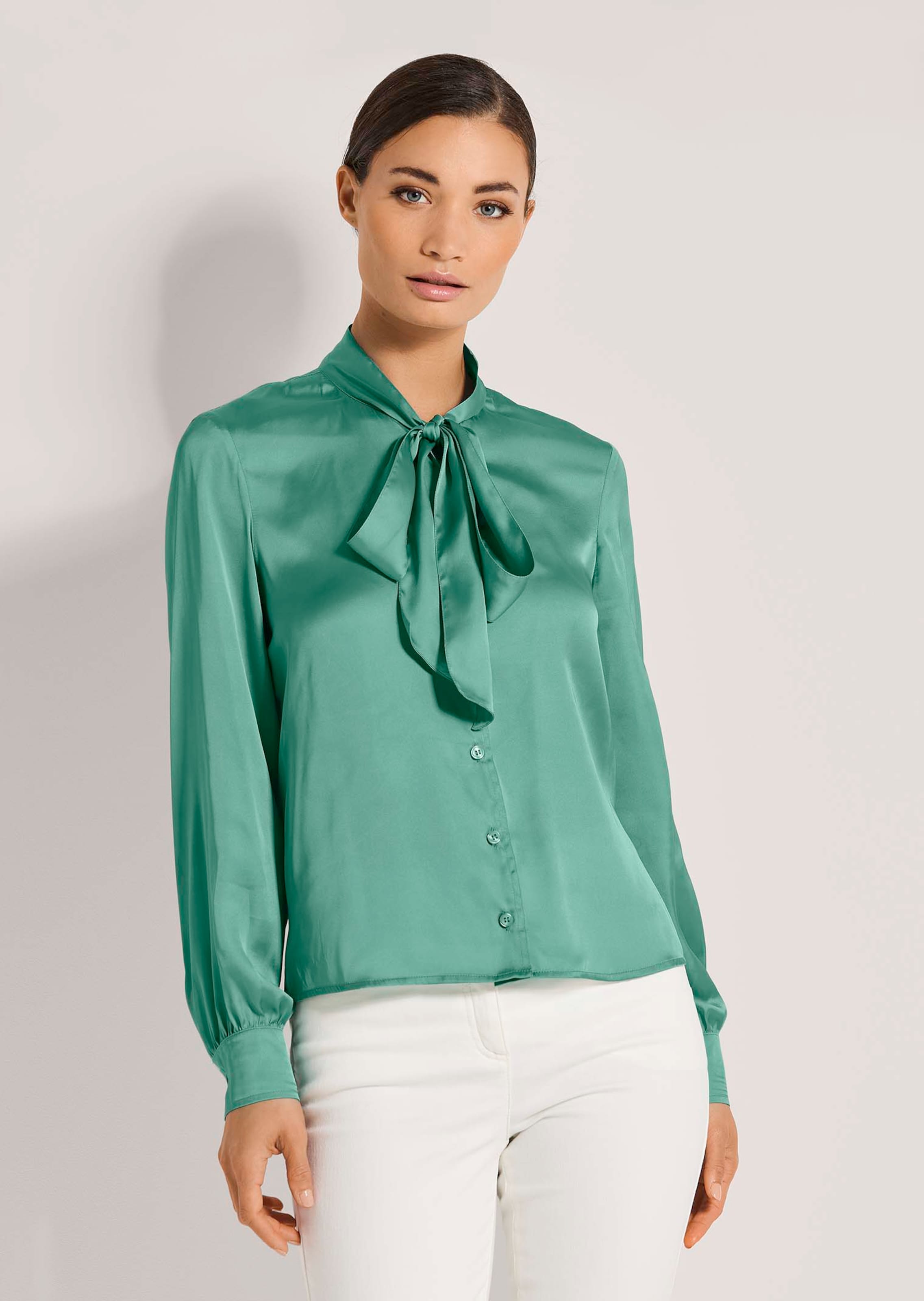 Satinbluse mit Schluppe