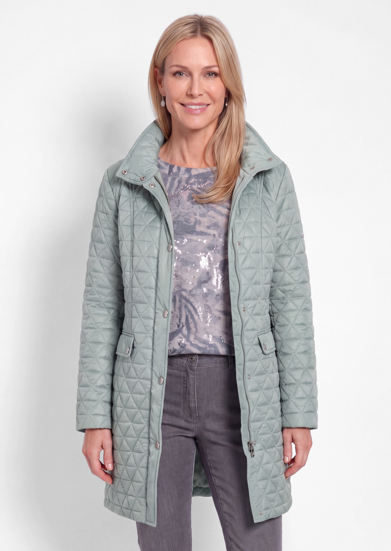 Manteau court matelassée à col droit