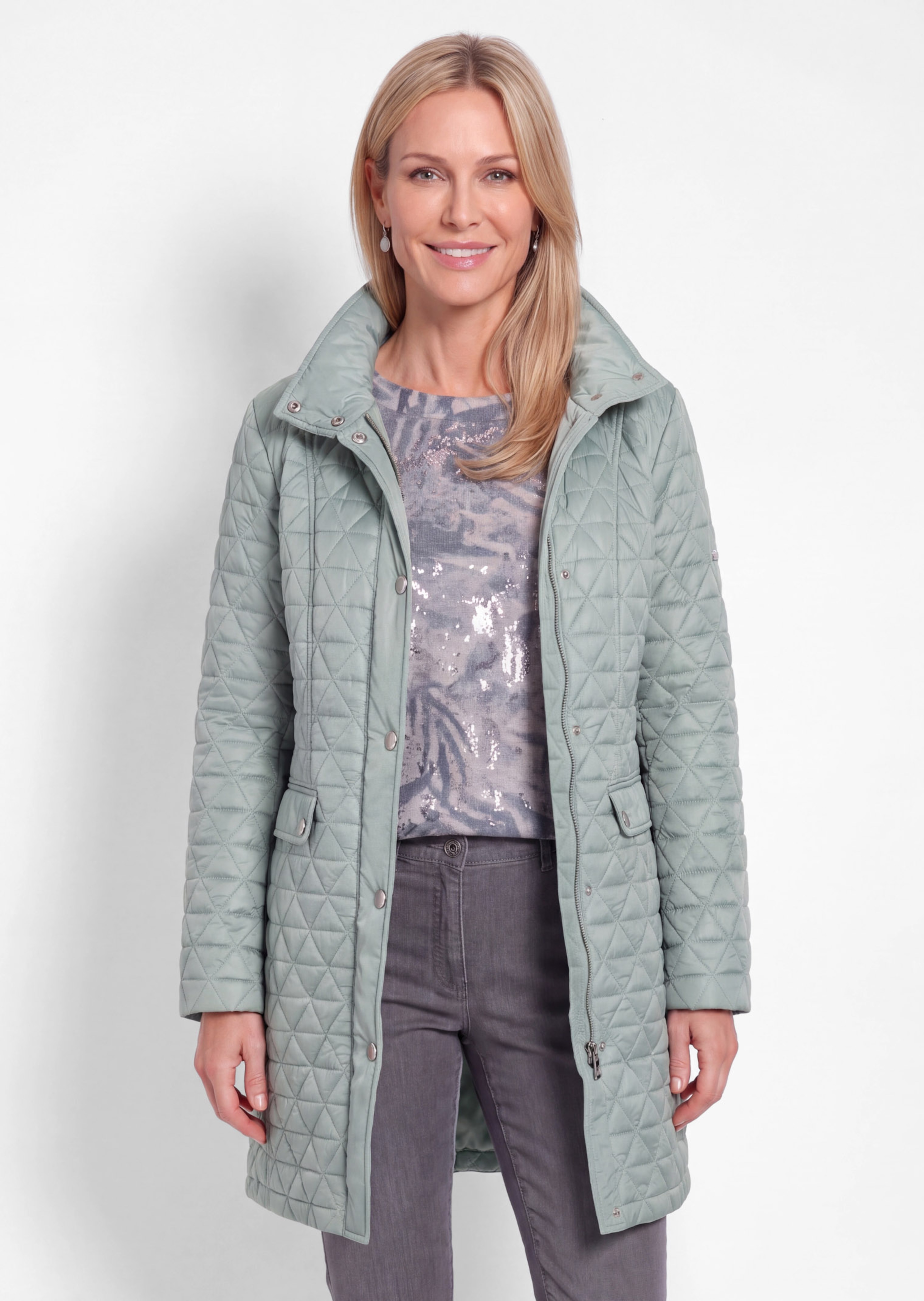 Manteau court matelassée à col droit