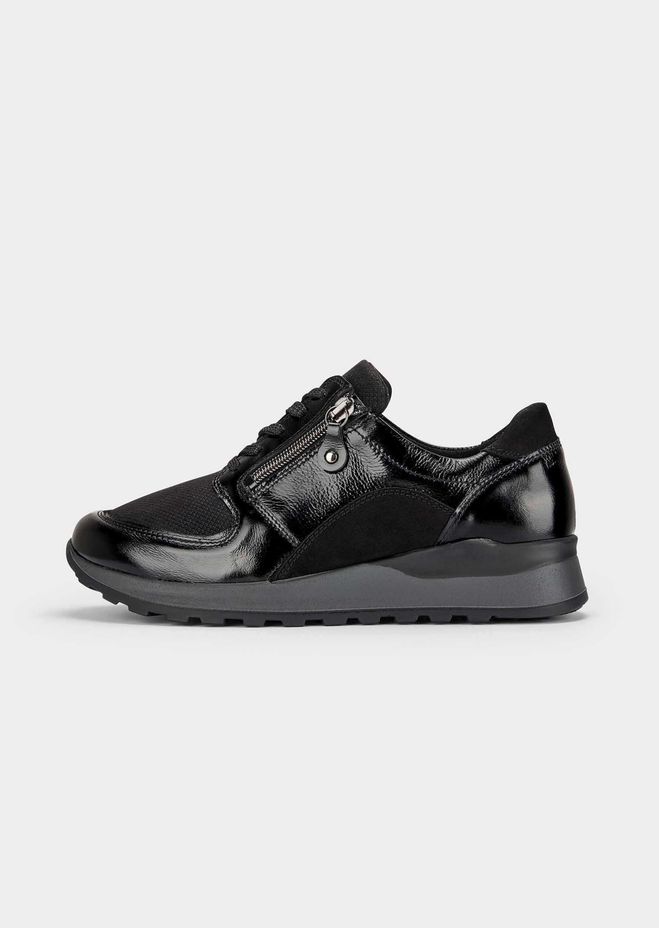 Sneakers en cuir et textile, adaptés aux pieds sujets à l’hallux valgus