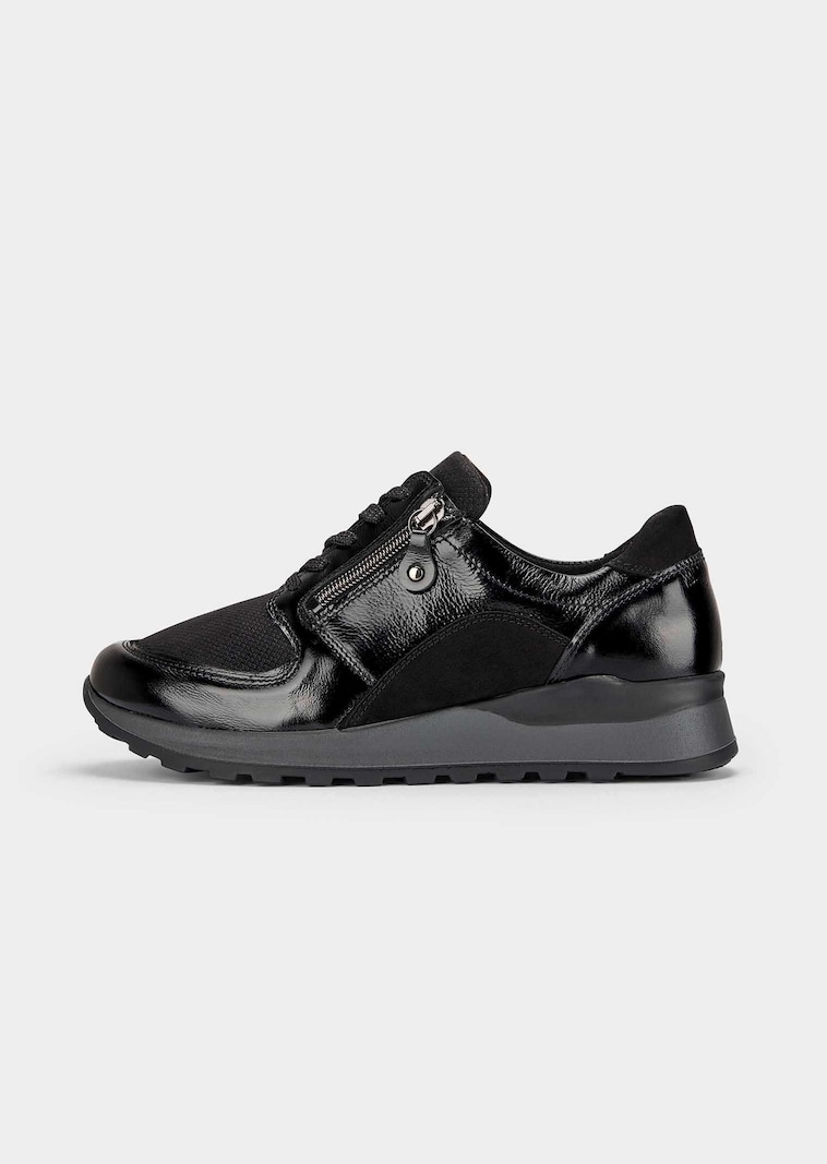 Sneakers en cuir et textile, adaptés aux pieds sujets à l’hallux valgus