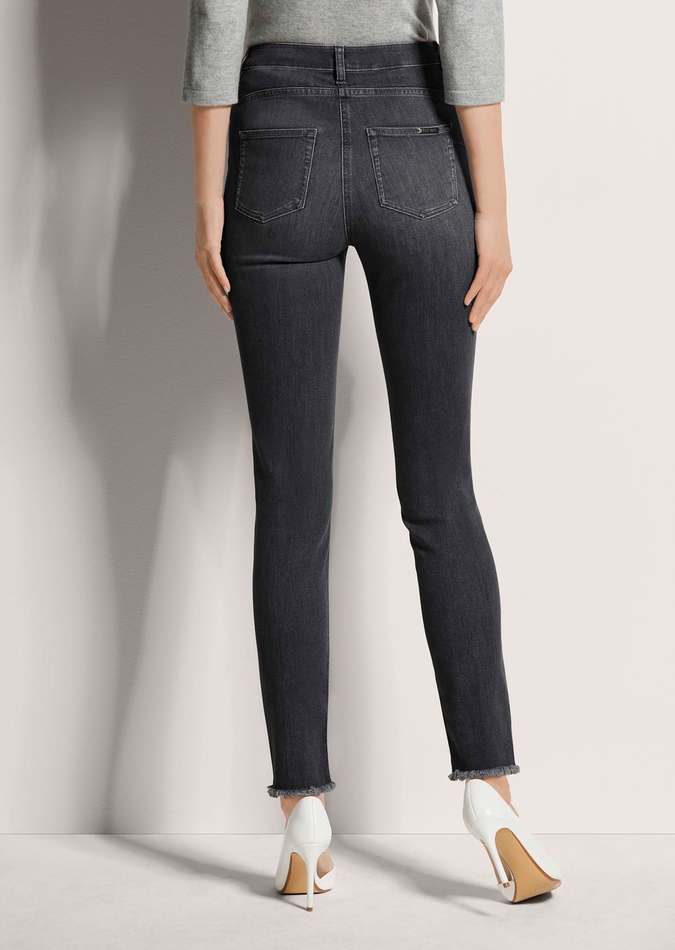 Jeans mit feinem Fransensaum thumbnail 4