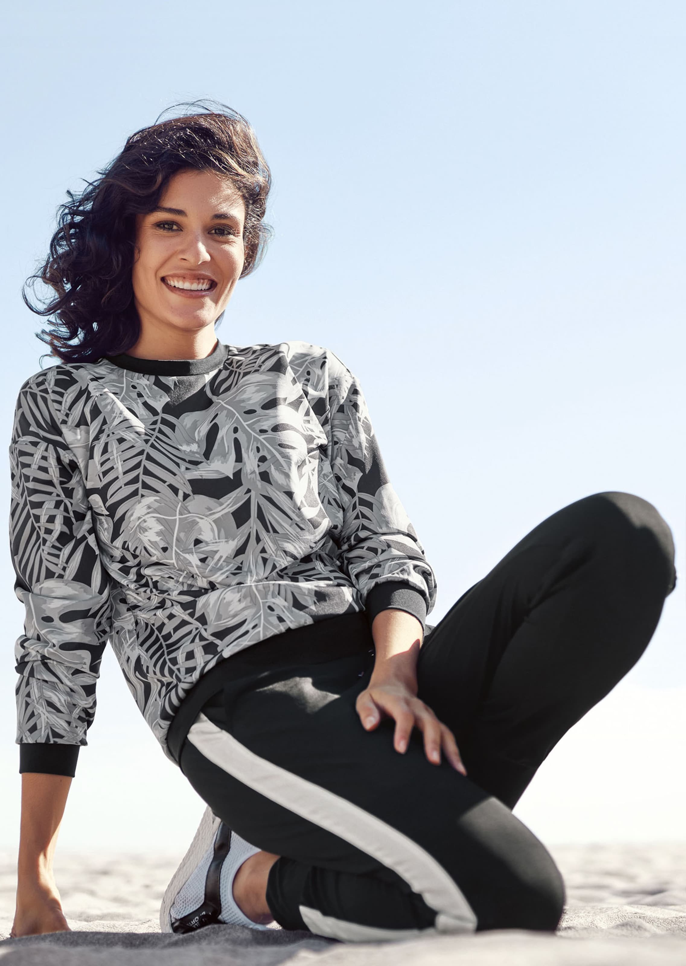 Sweatshirt